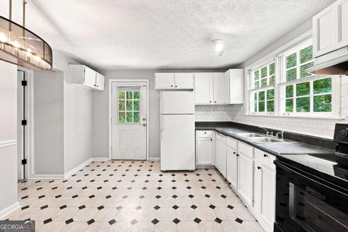 3350 Center Street Property Photo 14