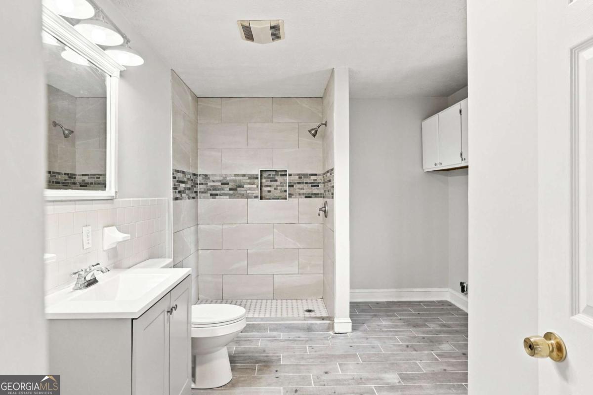 3350 Center Street Property Photo 18