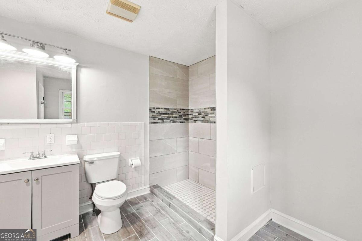 3350 Center Street Property Photo 19