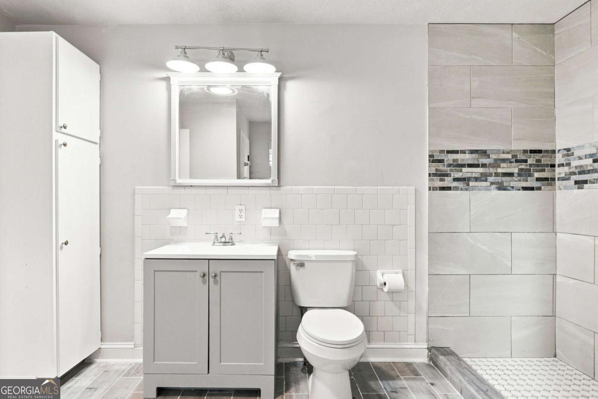 3350 Center Street Property Photo 20
