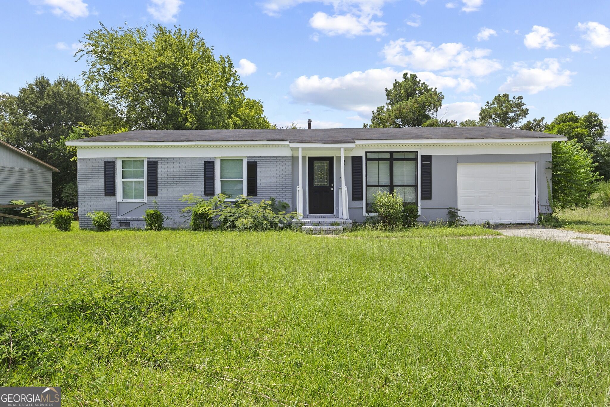2830 Village Green Drive Property Photo 1