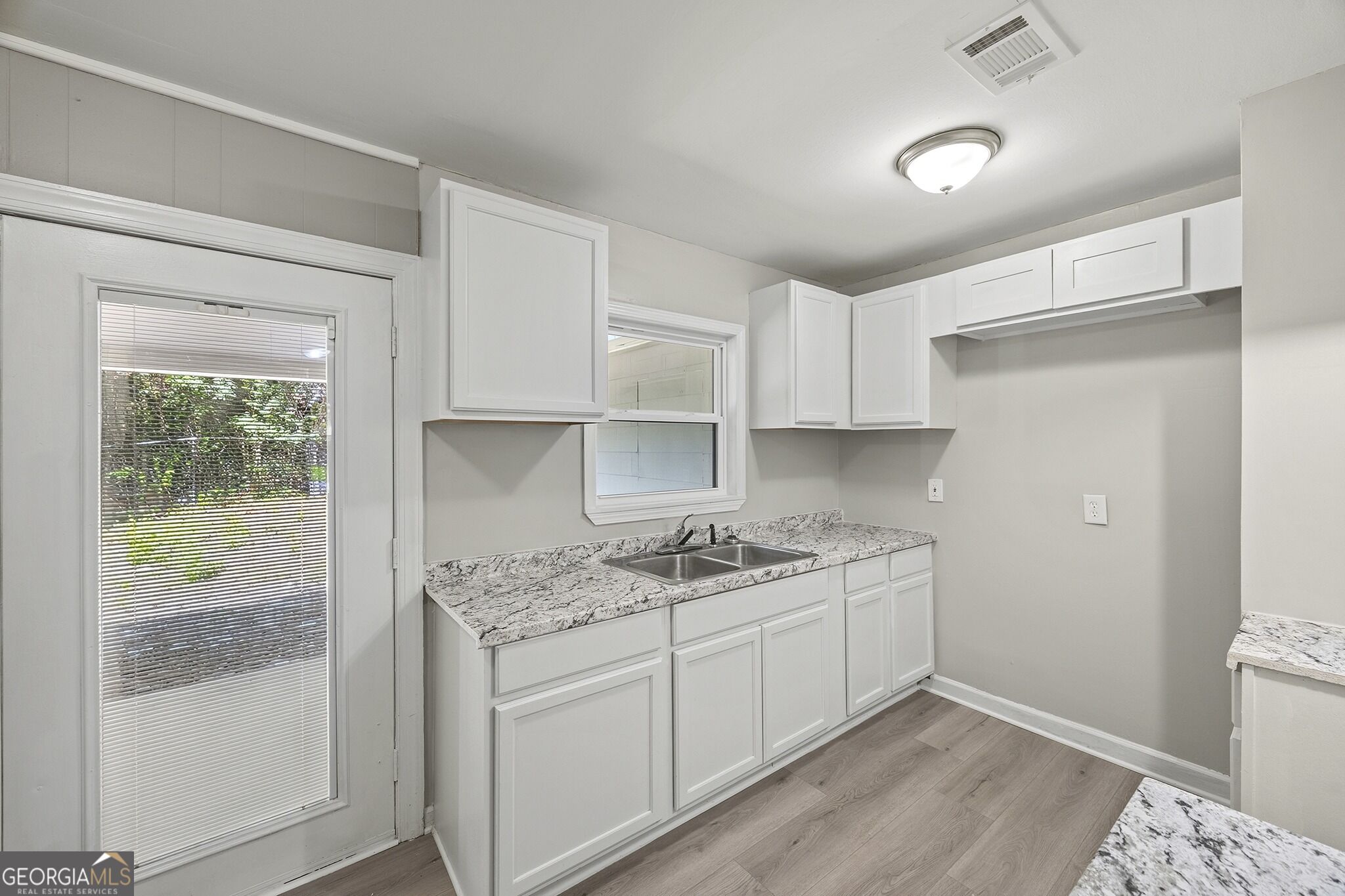 3415 Travis Boulevard Property Photo 4