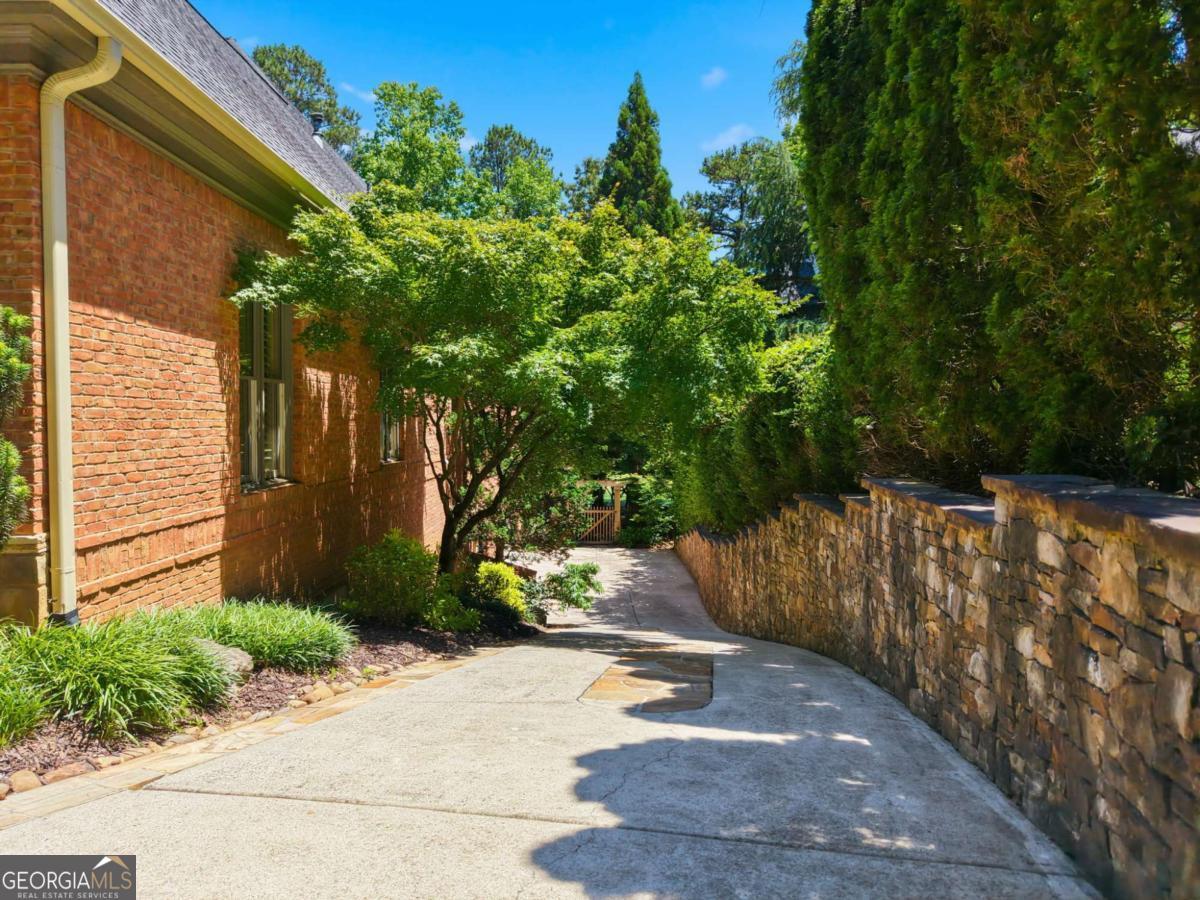 6945 Wakehurst Place Property Photo 3