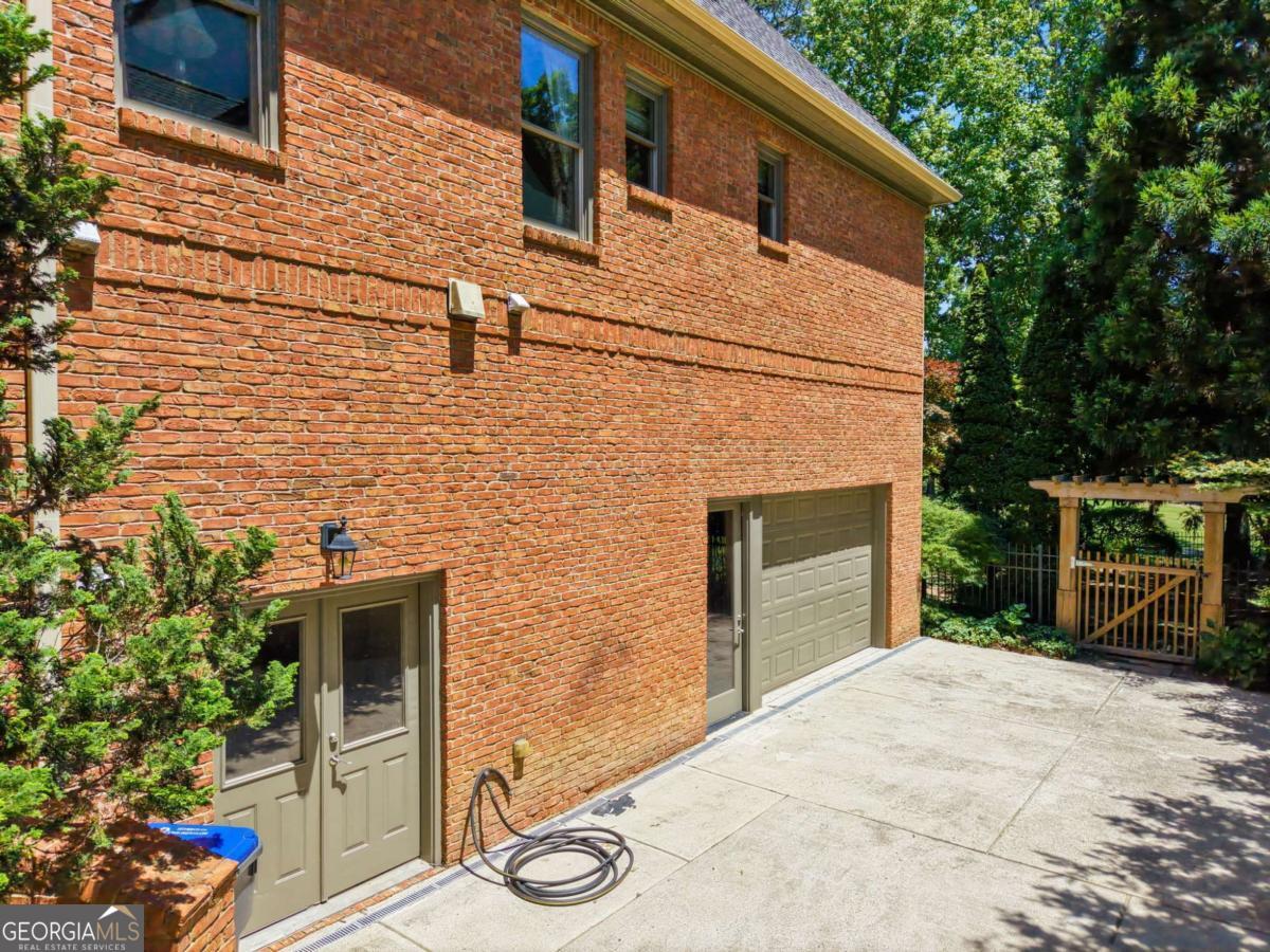 6945 Wakehurst Place Property Photo 4