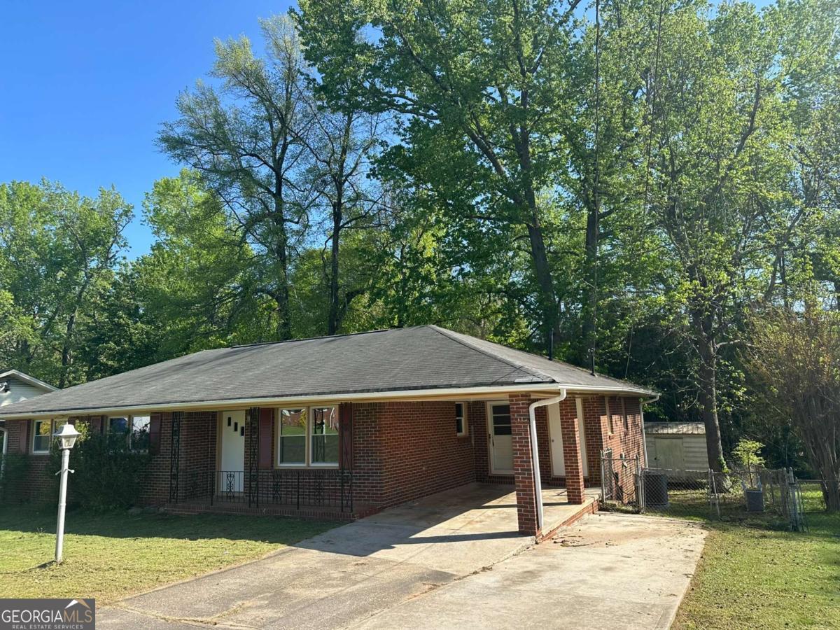 1809 Stratford Arms Drive Property Photo 1