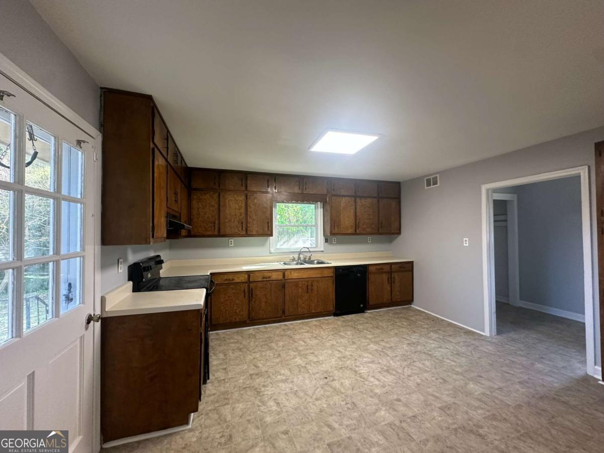 1809 Stratford Arms Drive Property Photo 15