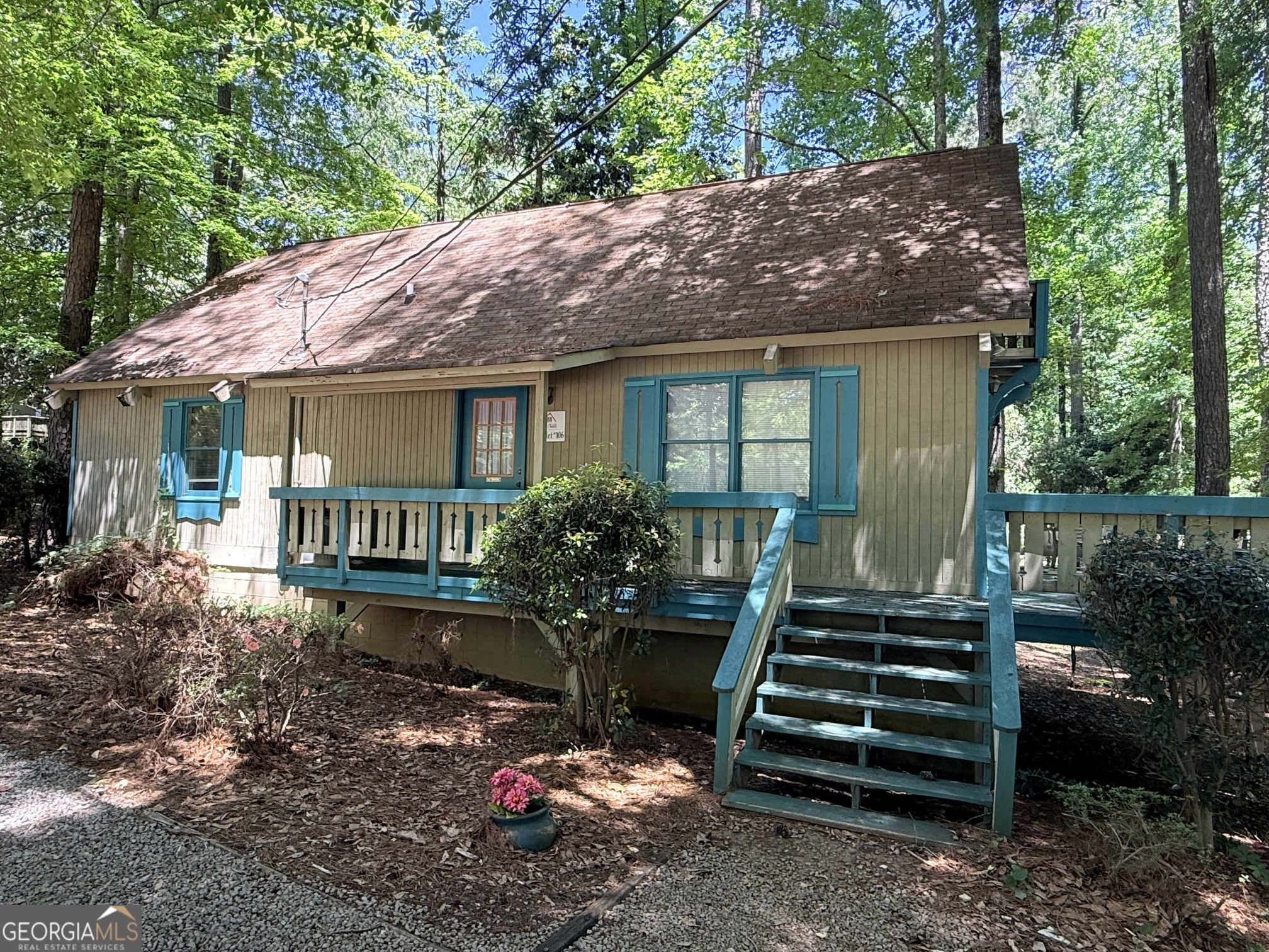 106 Chalet Circle Property Photo 1