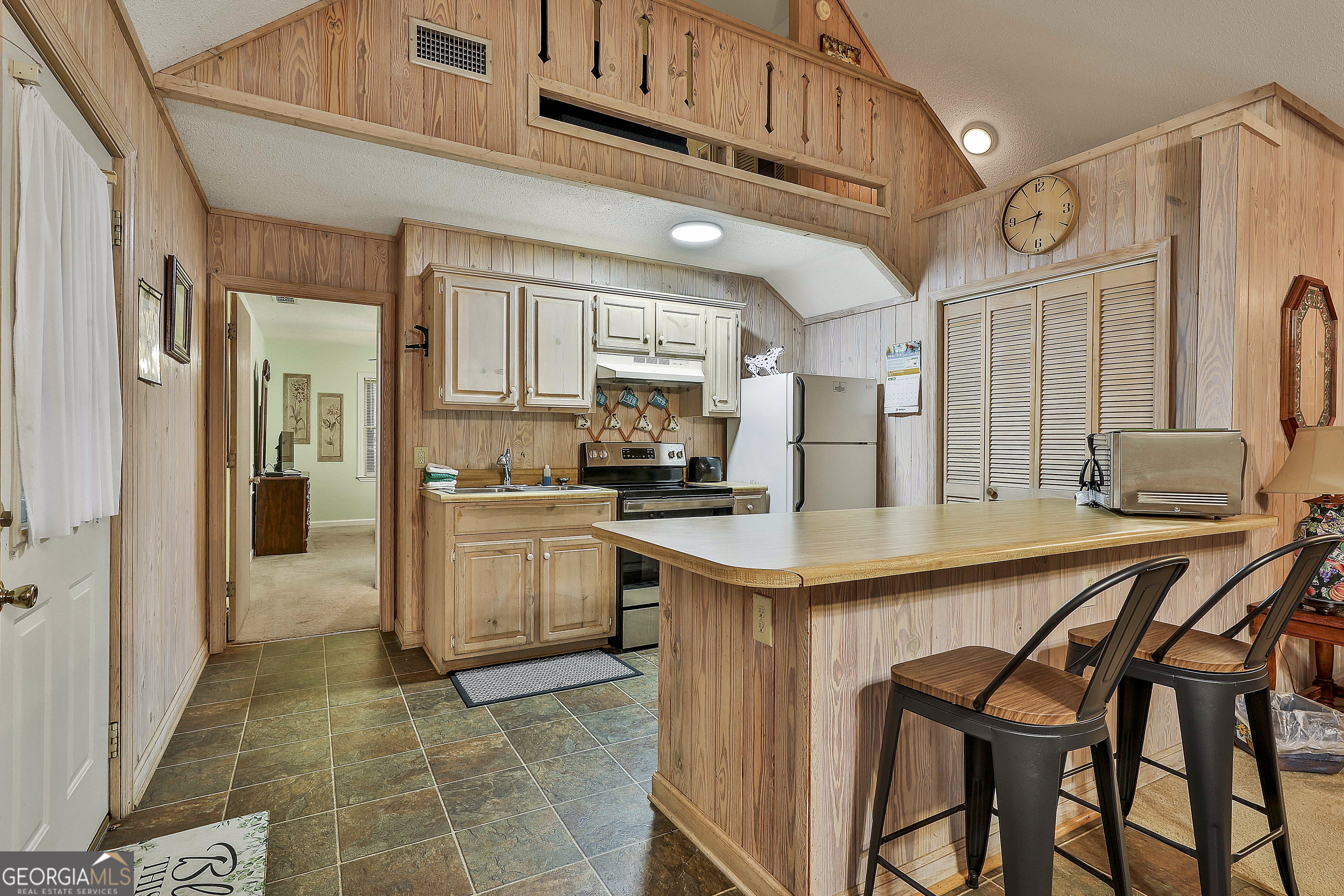 106 Chalet Circle Property Photo 6