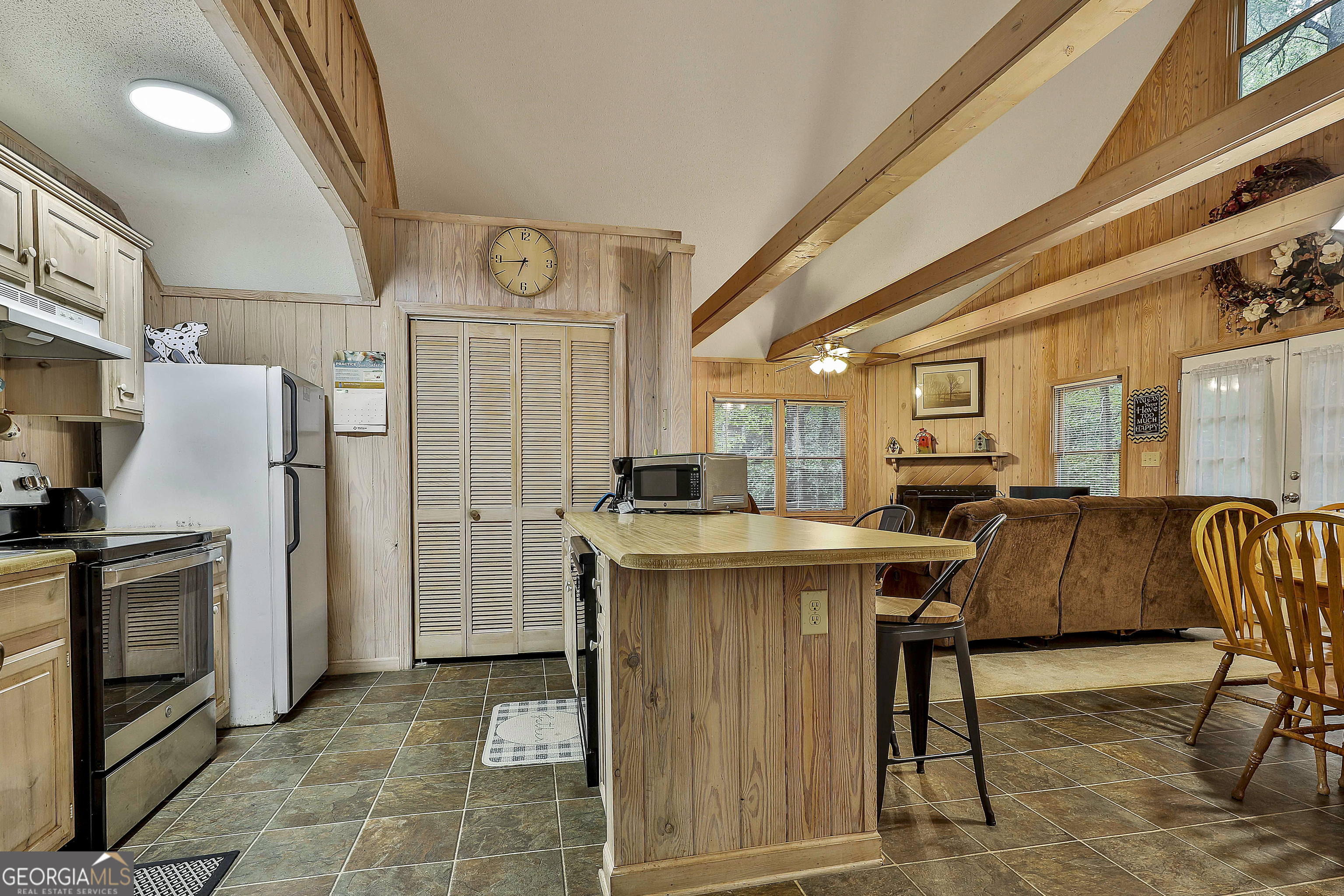 106 Chalet Circle Property Photo 7