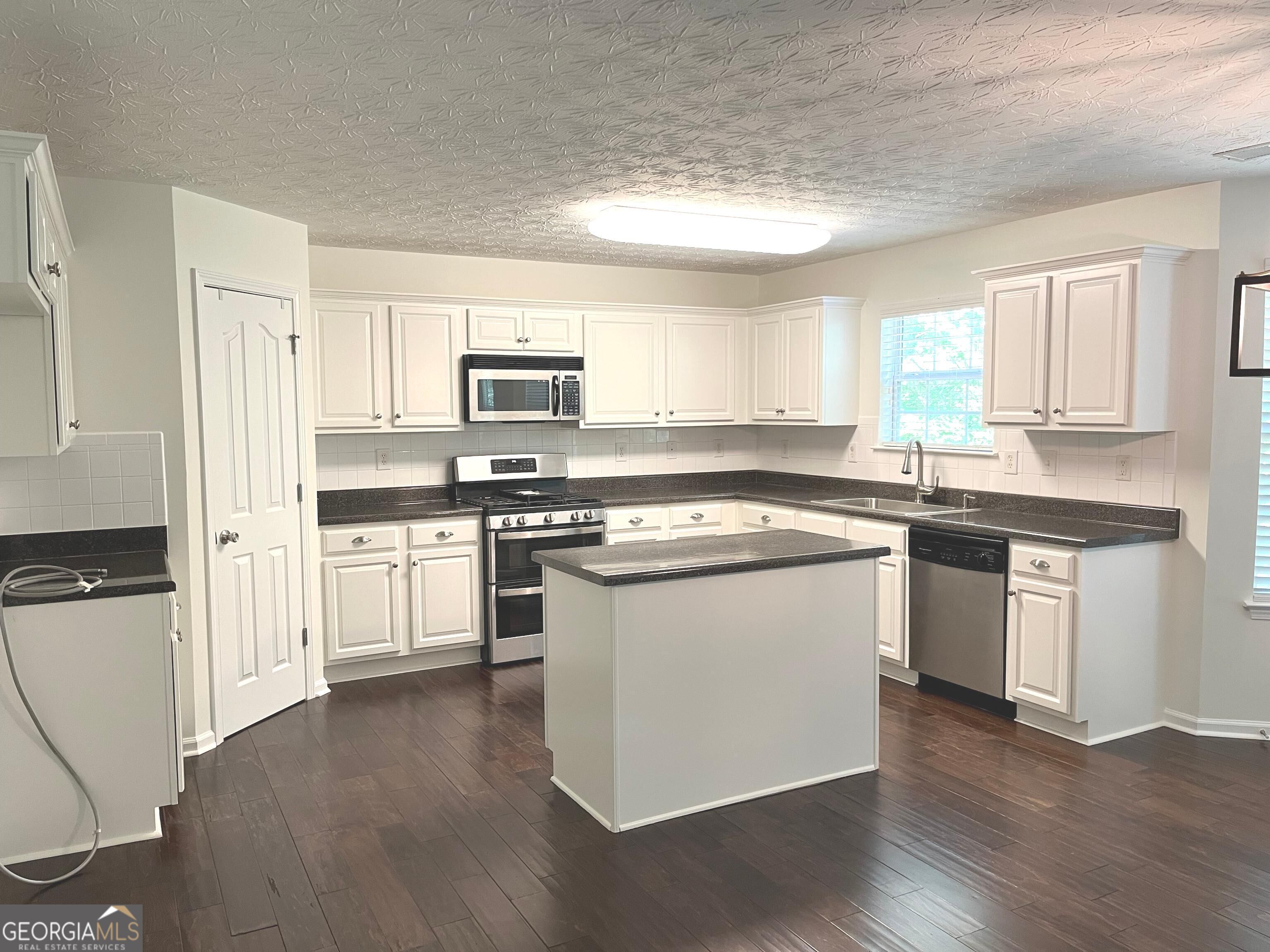 10 New York Avenue Property Photo 2