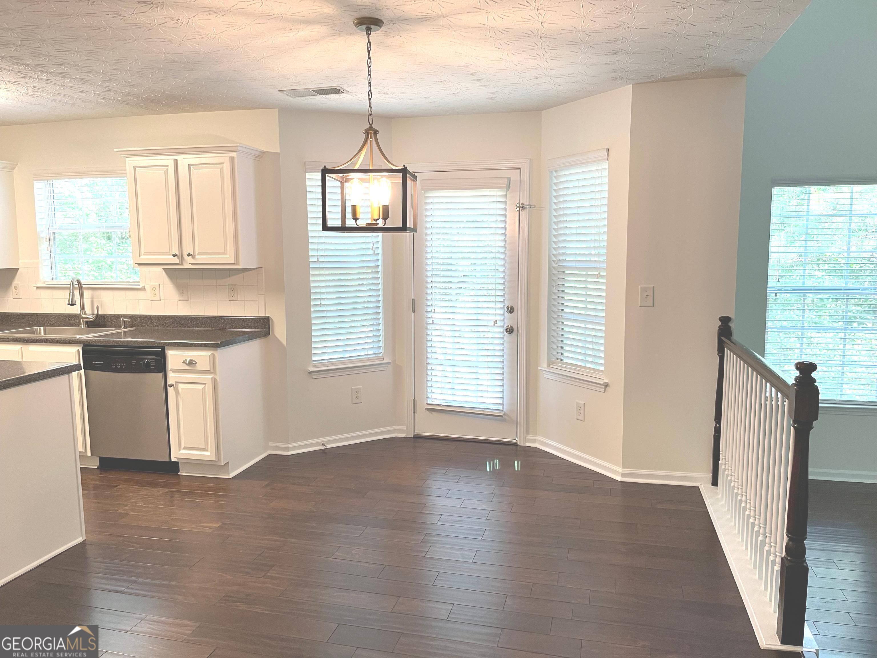 10 New York Avenue Property Photo 5