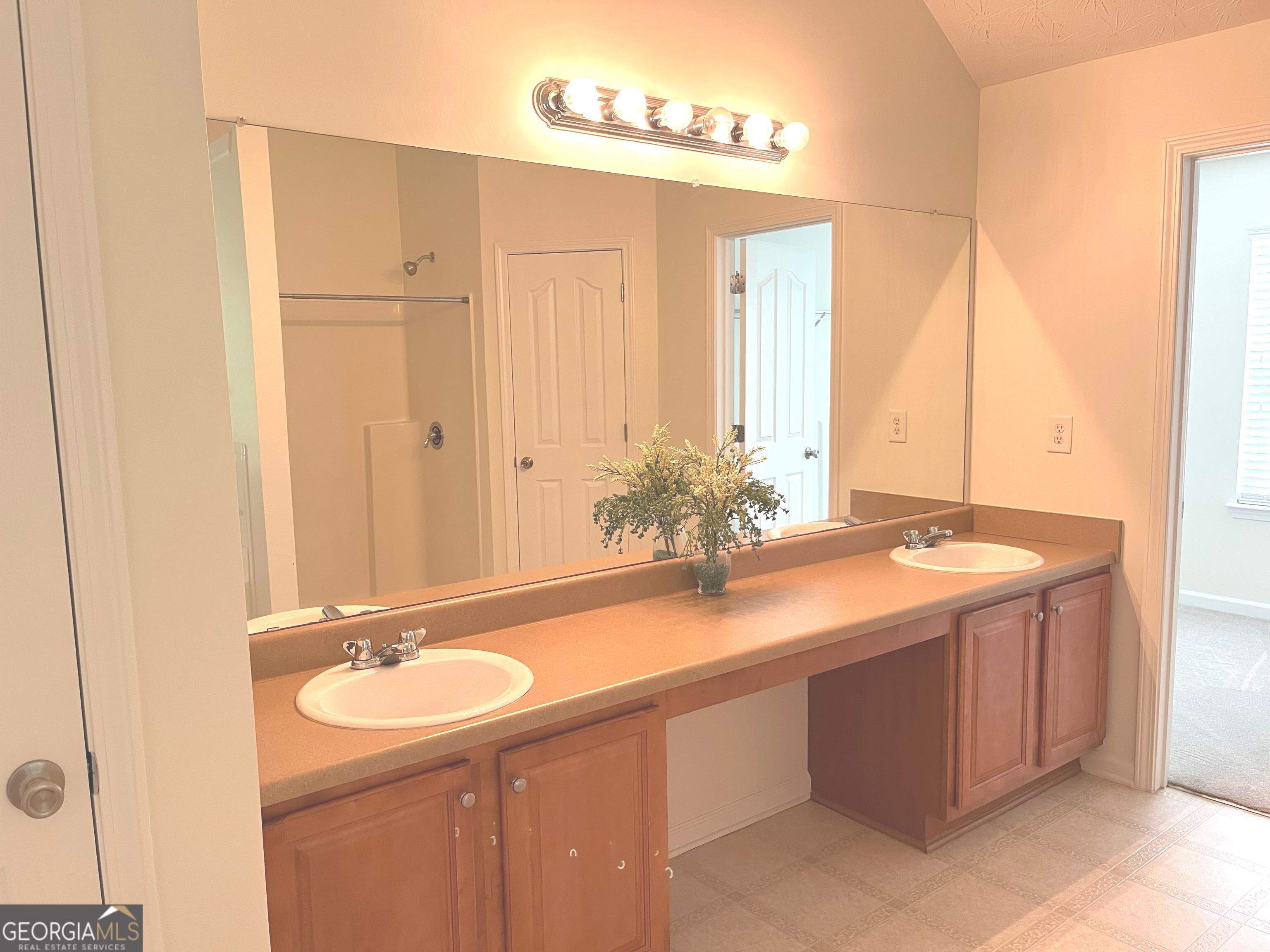 10 New York Avenue Property Photo 16