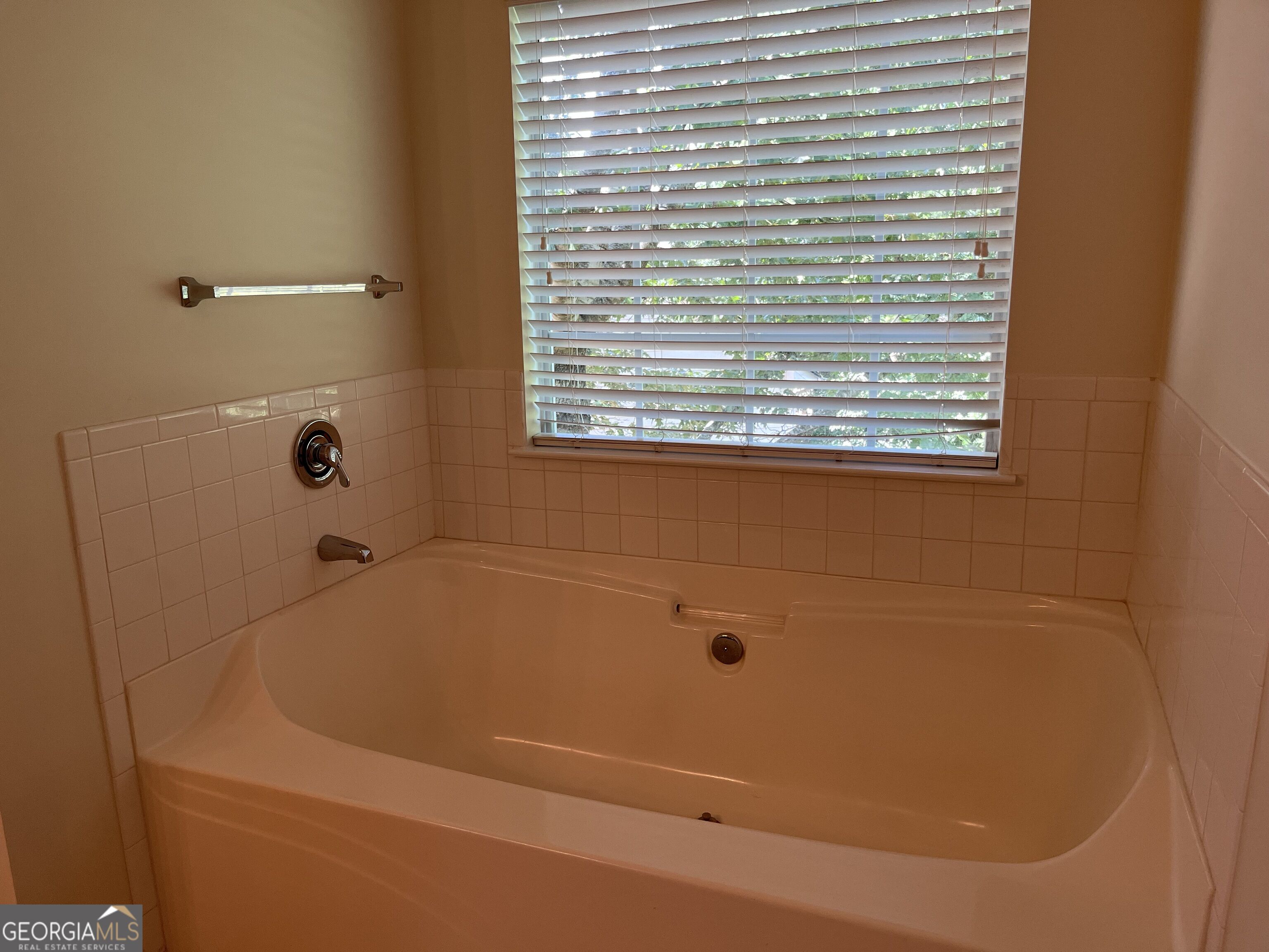 10 New York Avenue Property Photo 17