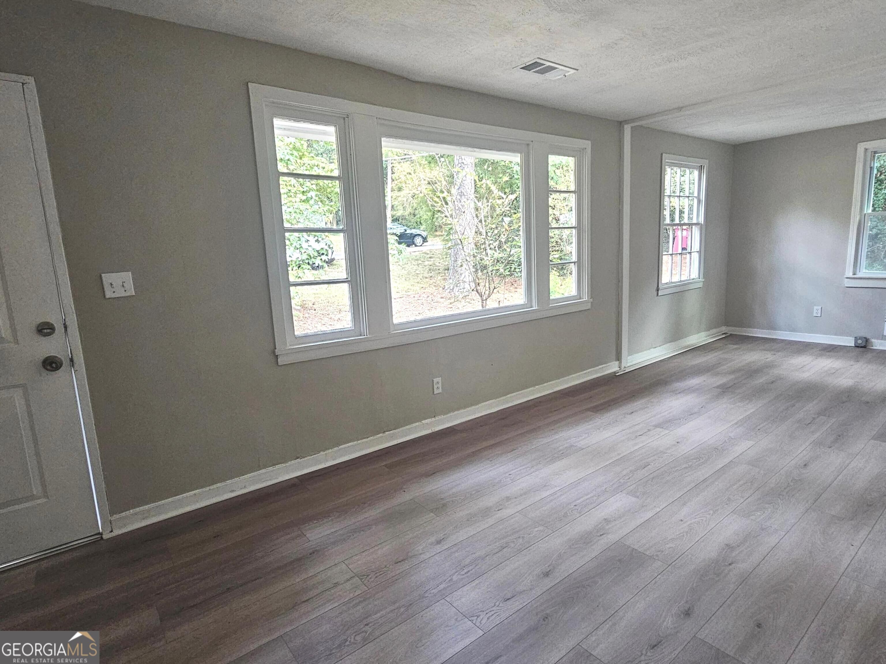 4528 Shadow Lawn Drive Property Photo 2