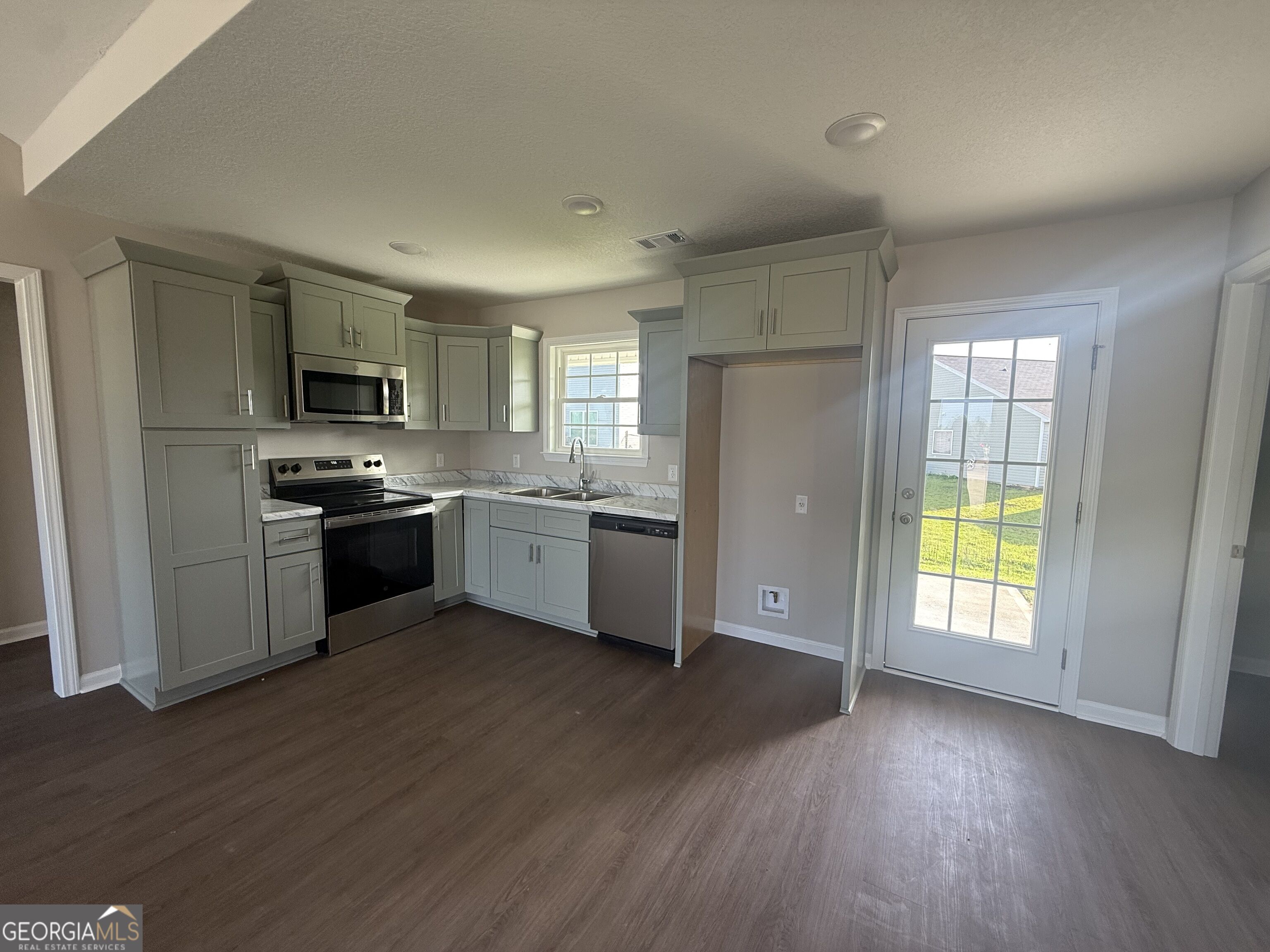 517 Nickies Way Property Photo 7