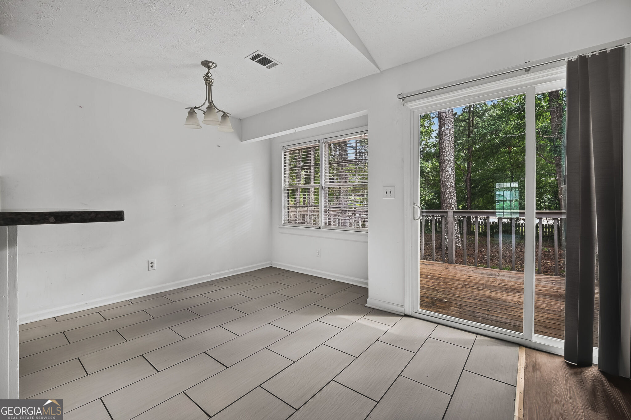 7185 Nunn Woods Way Property Photo 7
