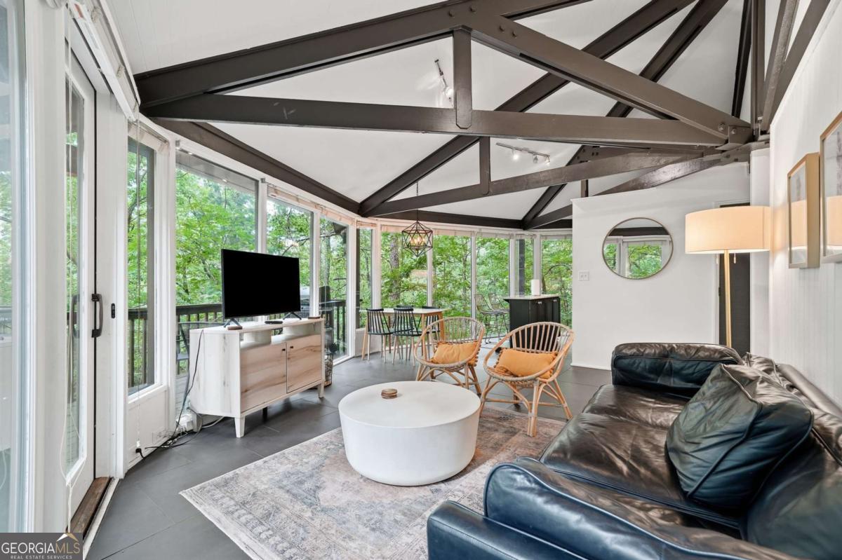 208 Treetopper Circle Property Photo 4