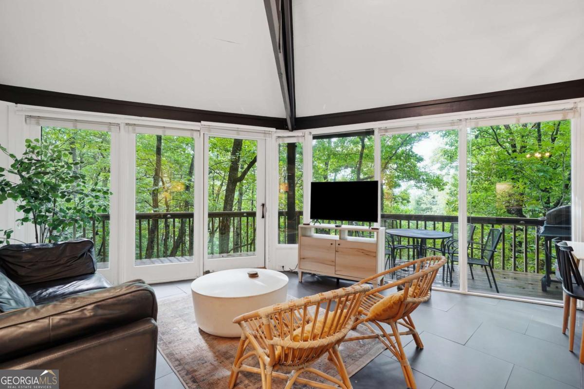 208 Treetopper Circle Property Photo 6