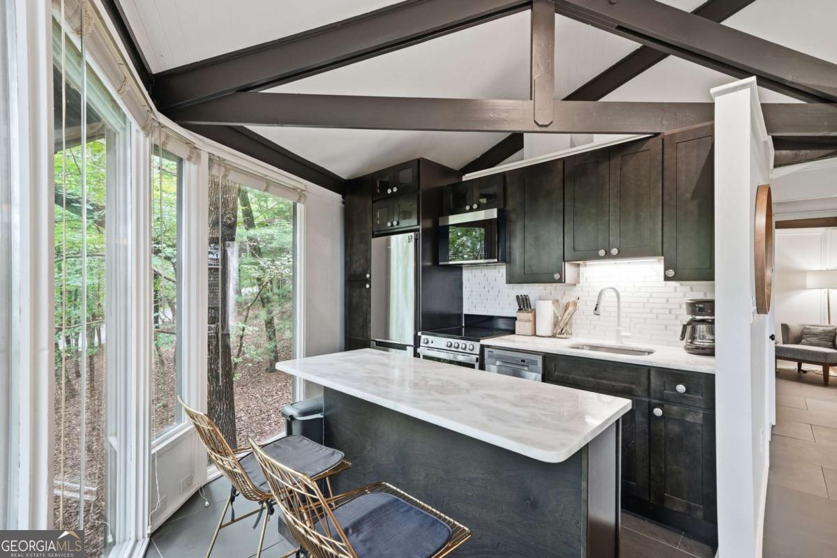 208 Treetopper Circle Property Photo 11