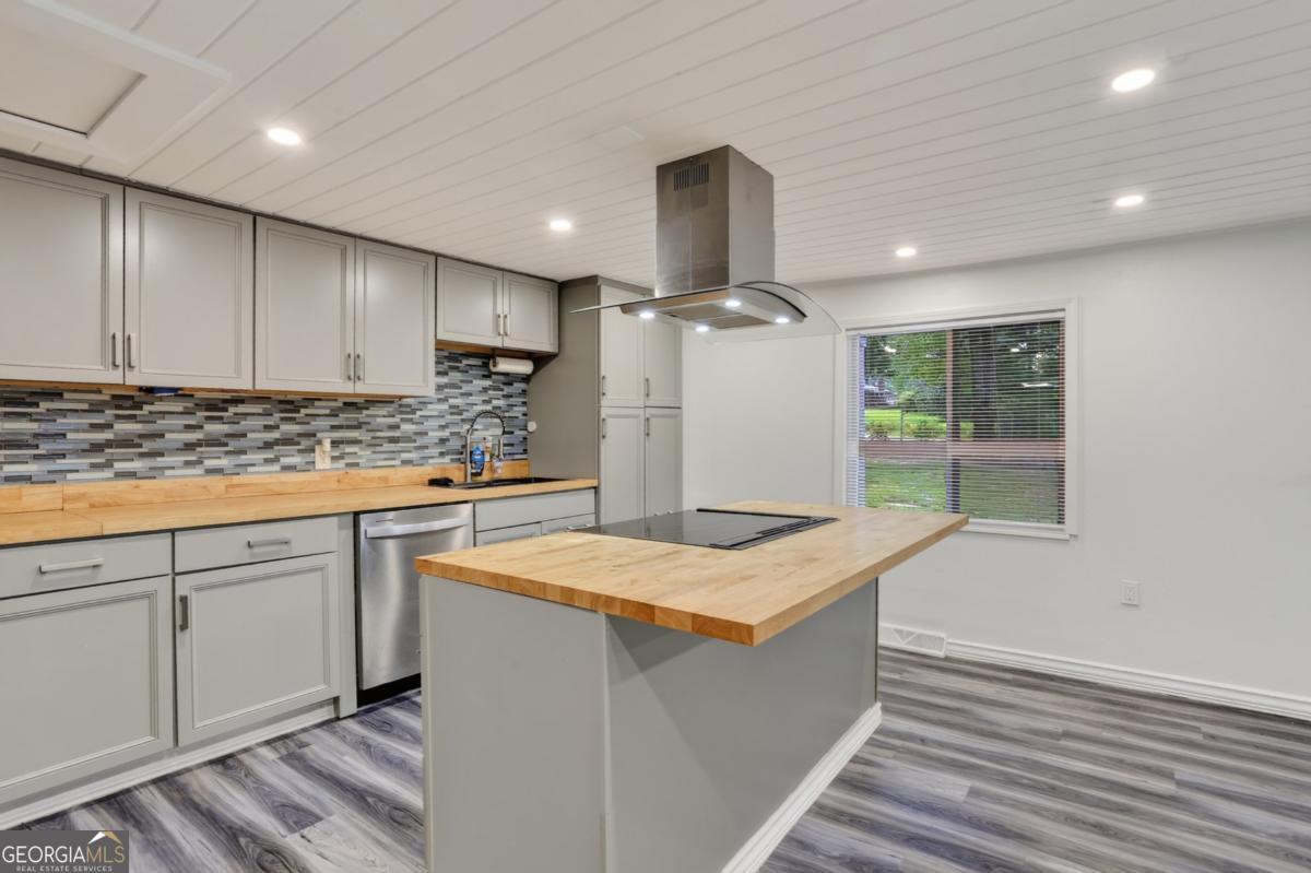 1374 Shangrila Circle Property Photo 8
