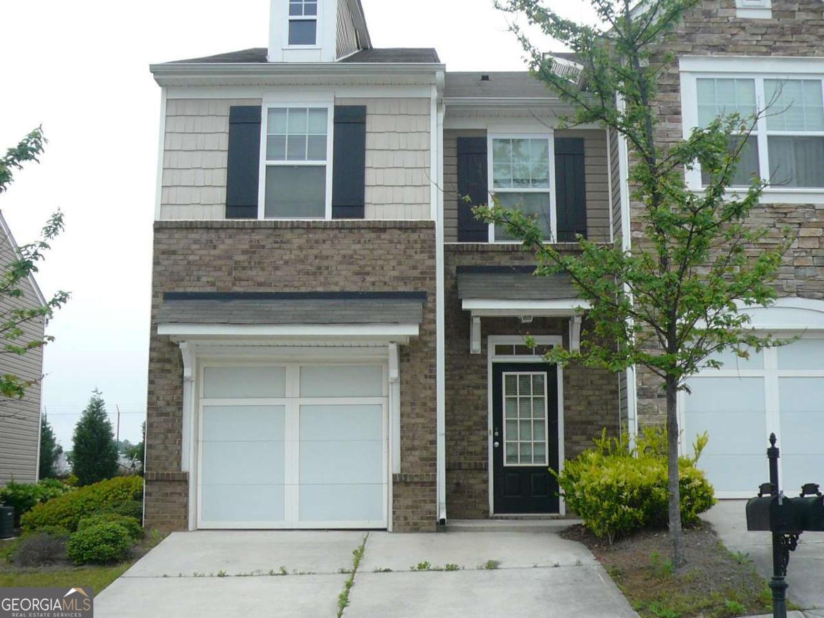 2176 Executive Drive Property Photo 1