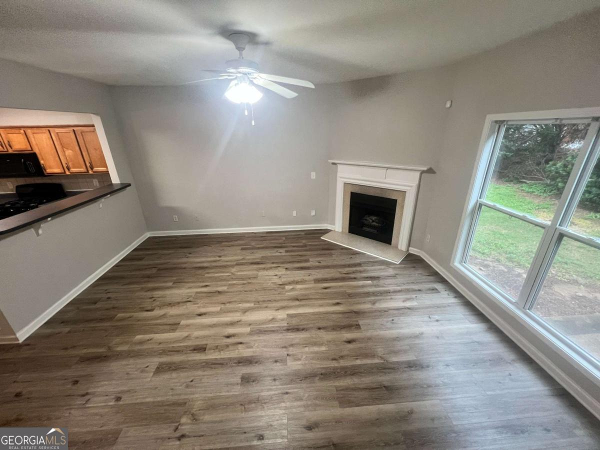 2176 Executive Drive Property Photo 9