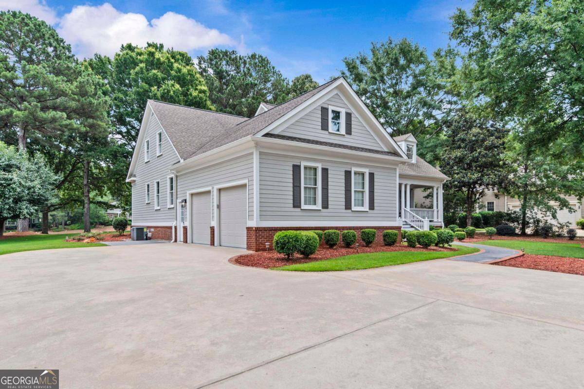 204 Broadlands Drive Property Photo 3
