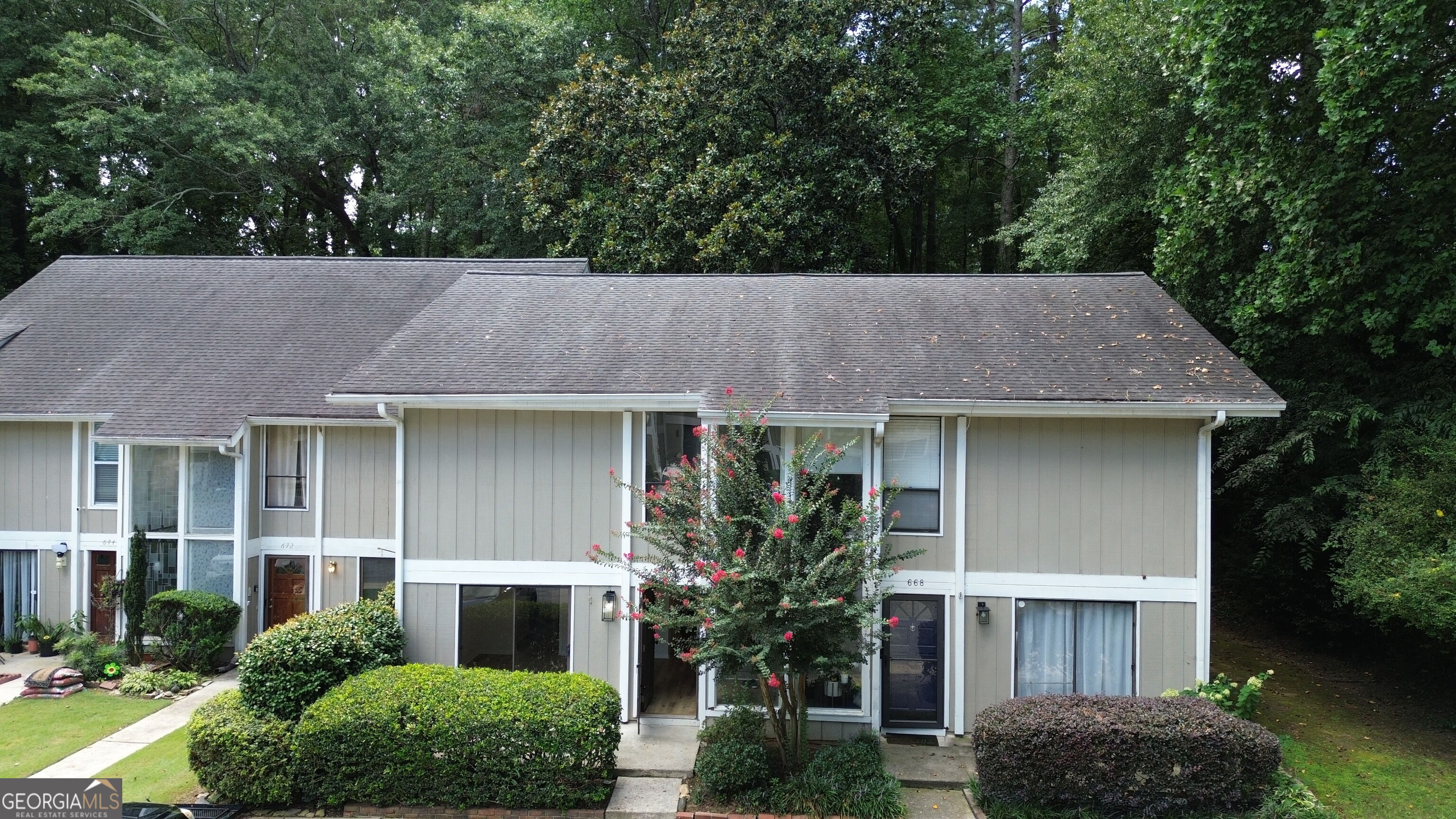 670 Powers Ferry North Se Property Photo 10