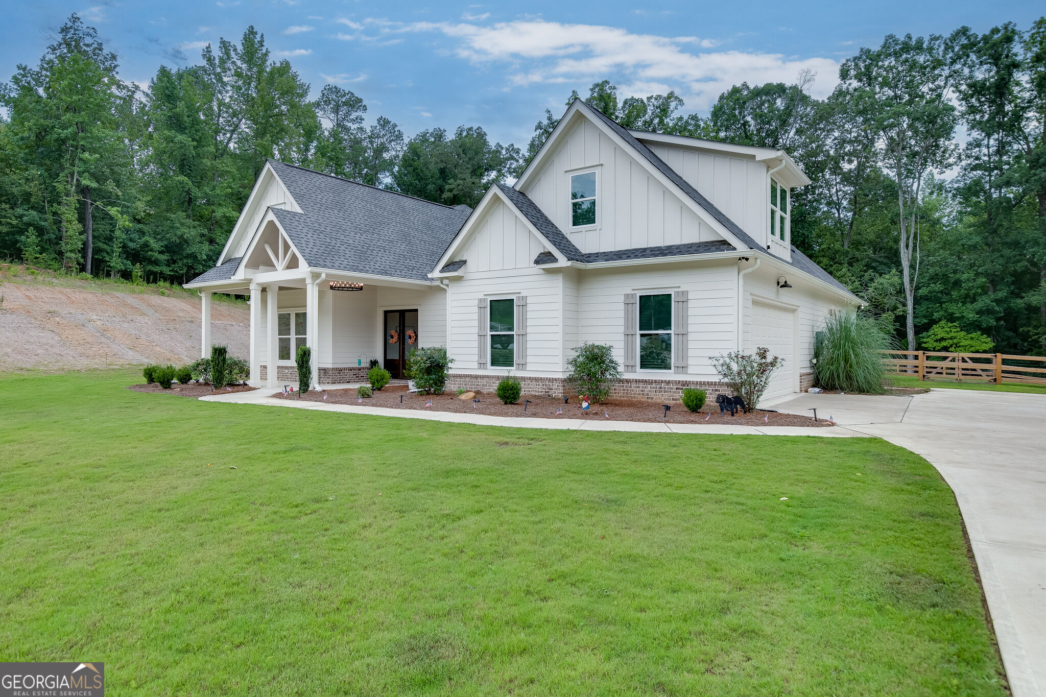 1077 Riverstone Drive Property Photo 2
