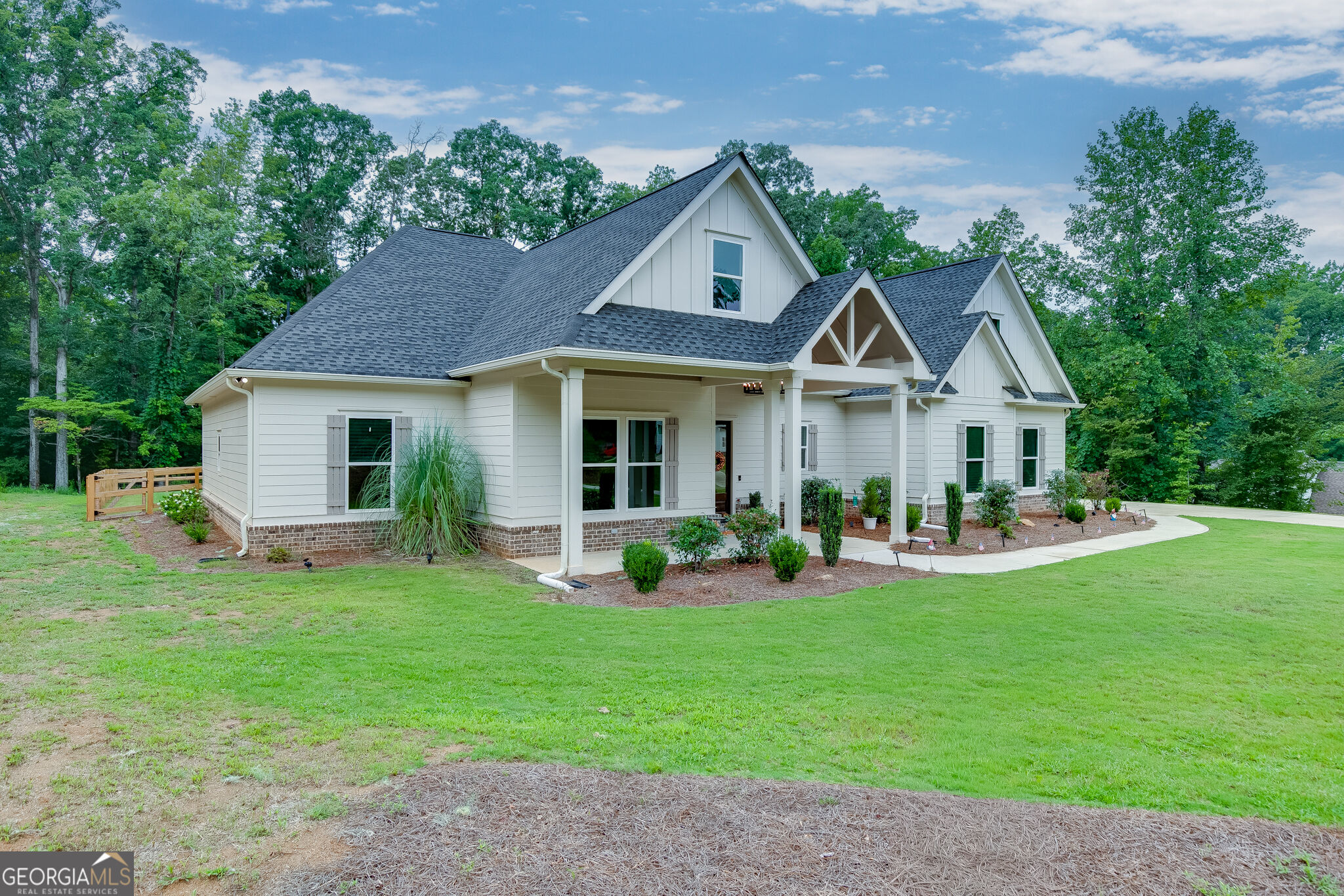 1077 Riverstone Drive Property Photo 3