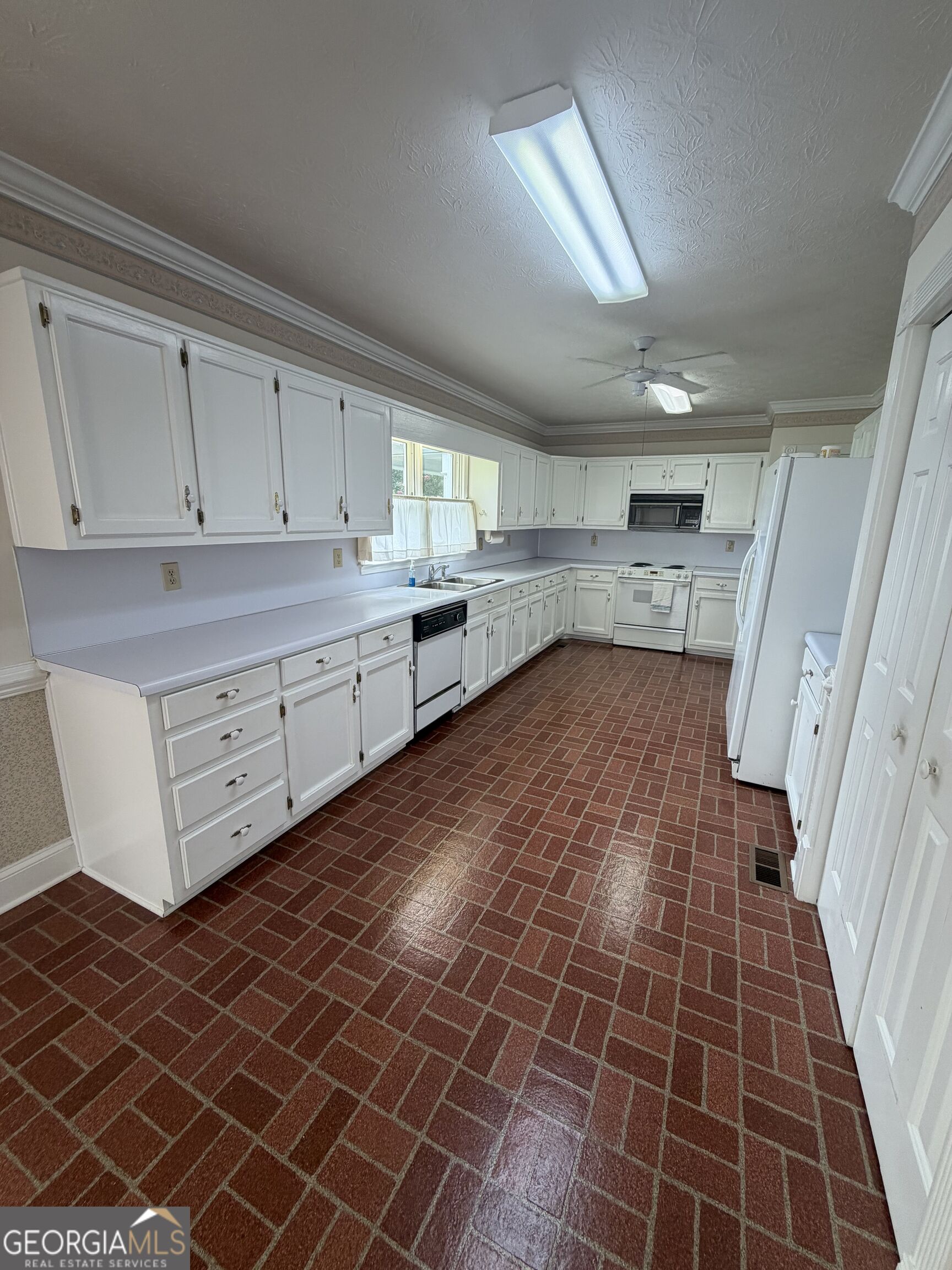 2820 Bay Ridge Drive Property Photo 6