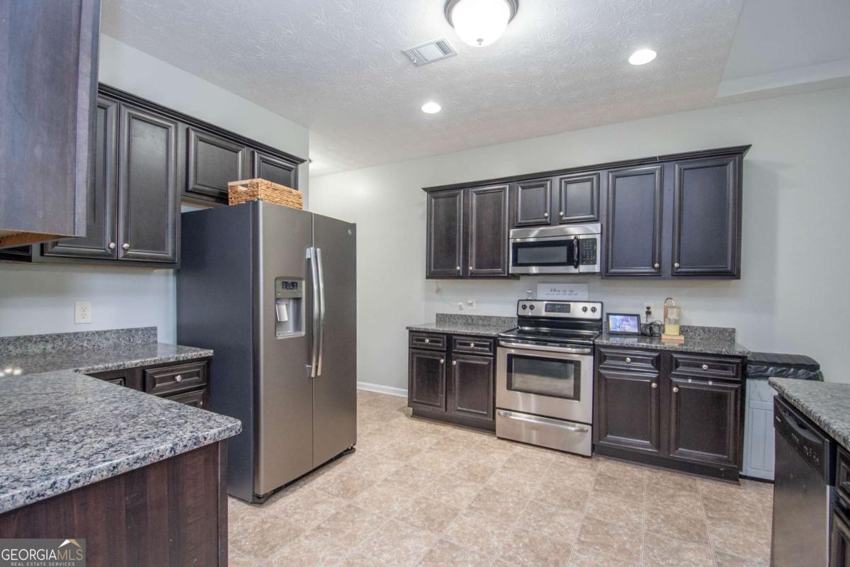 183 Edgemont Court Property Photo 7