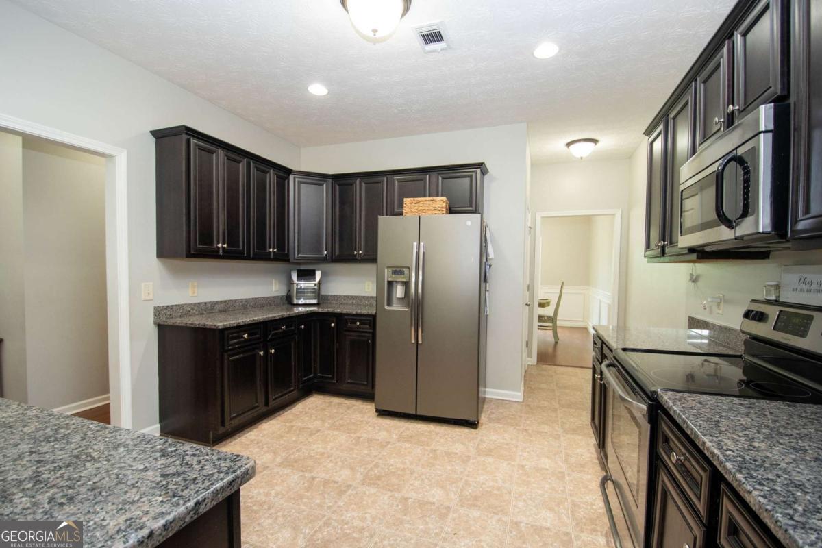 183 Edgemont Court Property Photo 8
