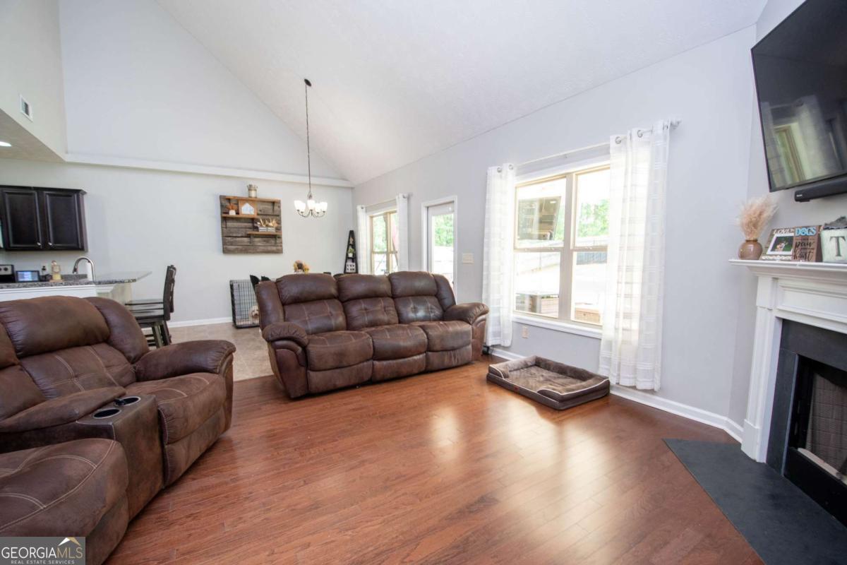 183 Edgemont Court Property Photo 14