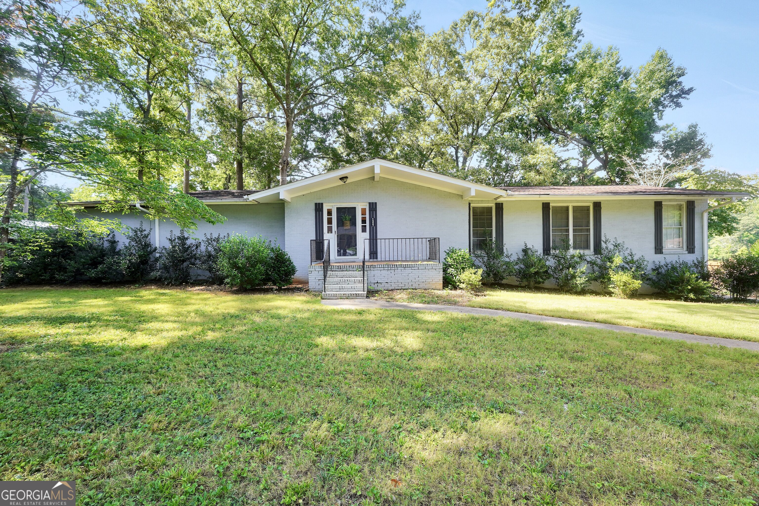 1327 Lakeshore Drive Property Photo 1