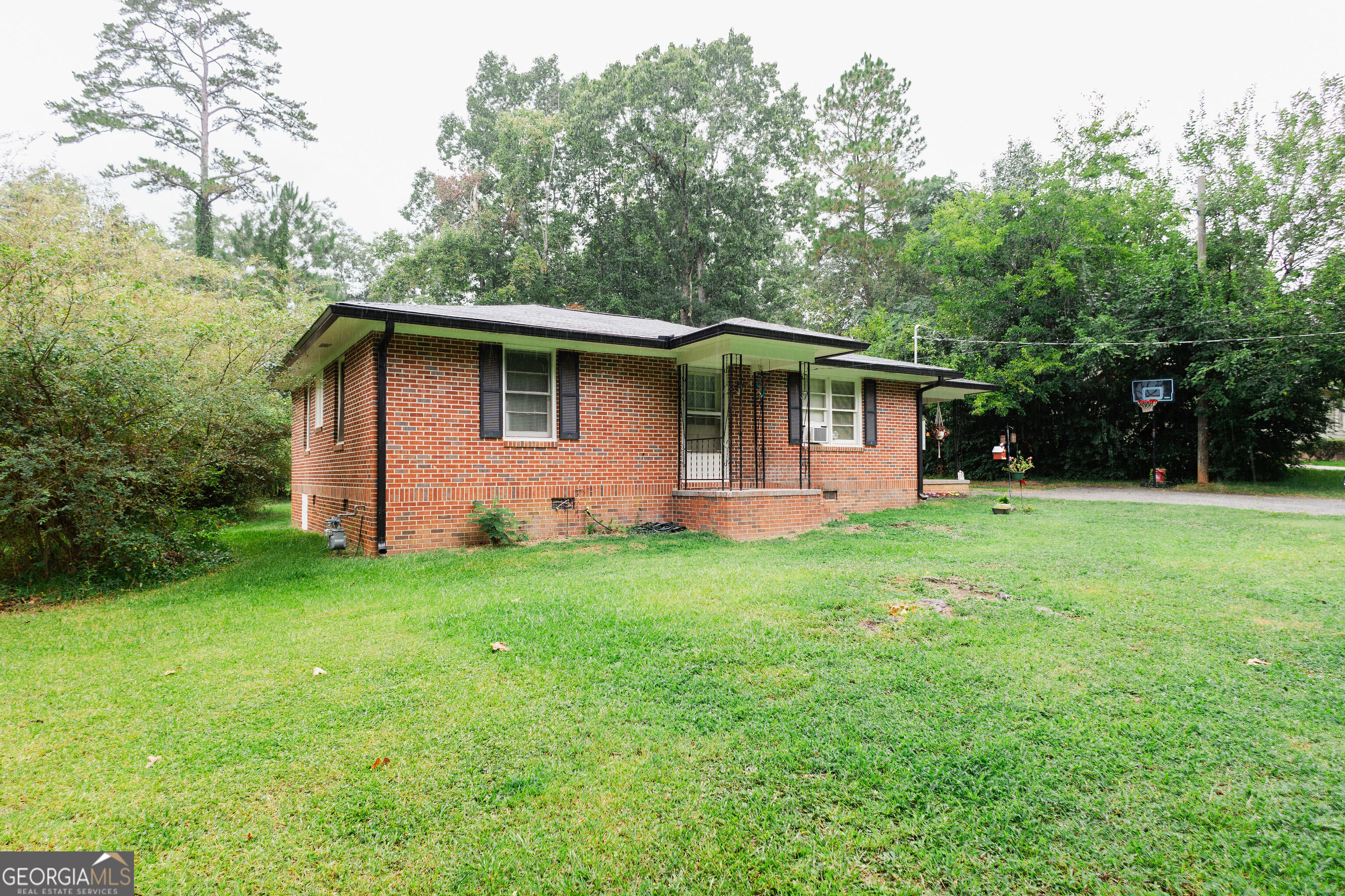 109 Laurel Street Property Photo 2