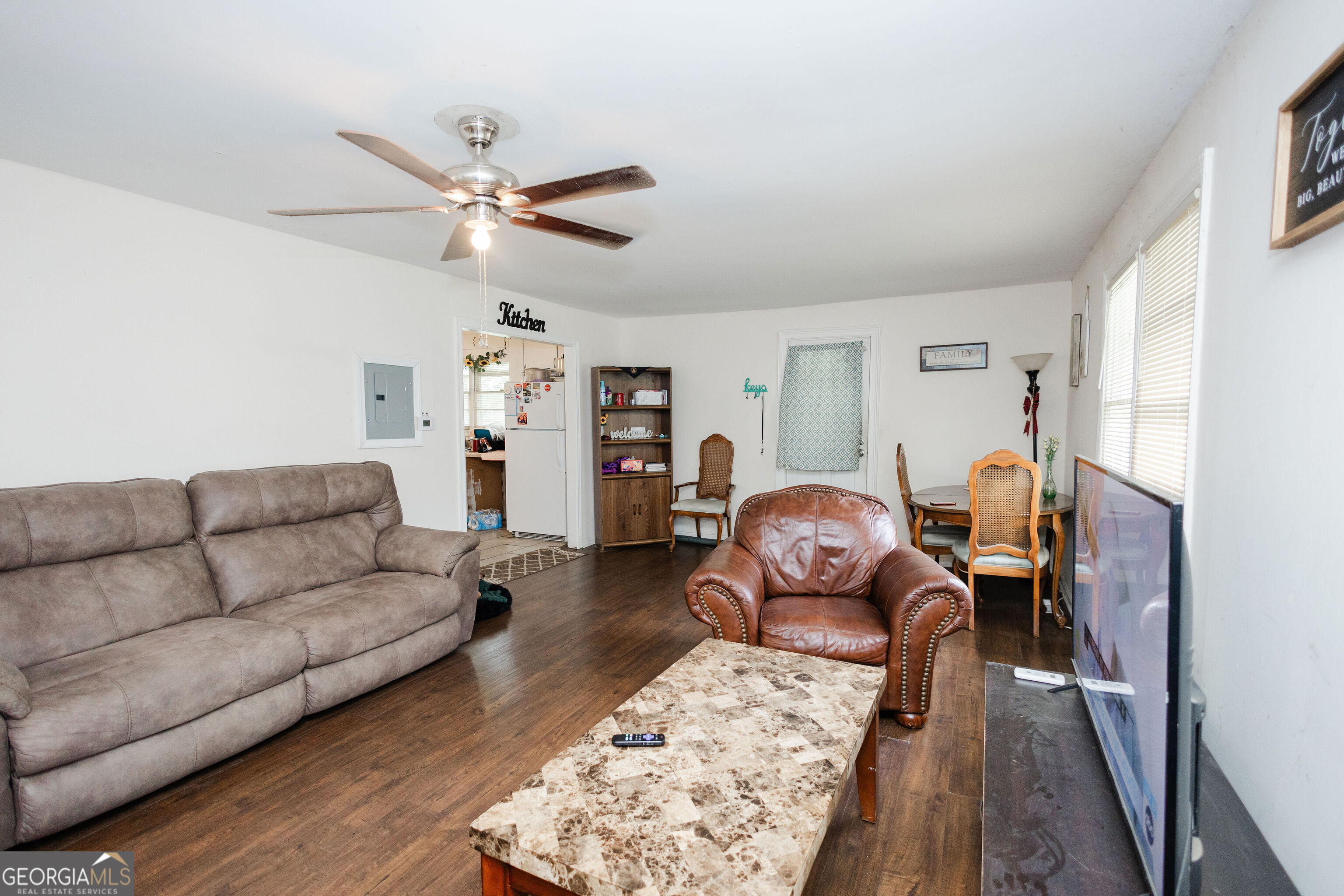 109 Laurel Street Property Photo 3