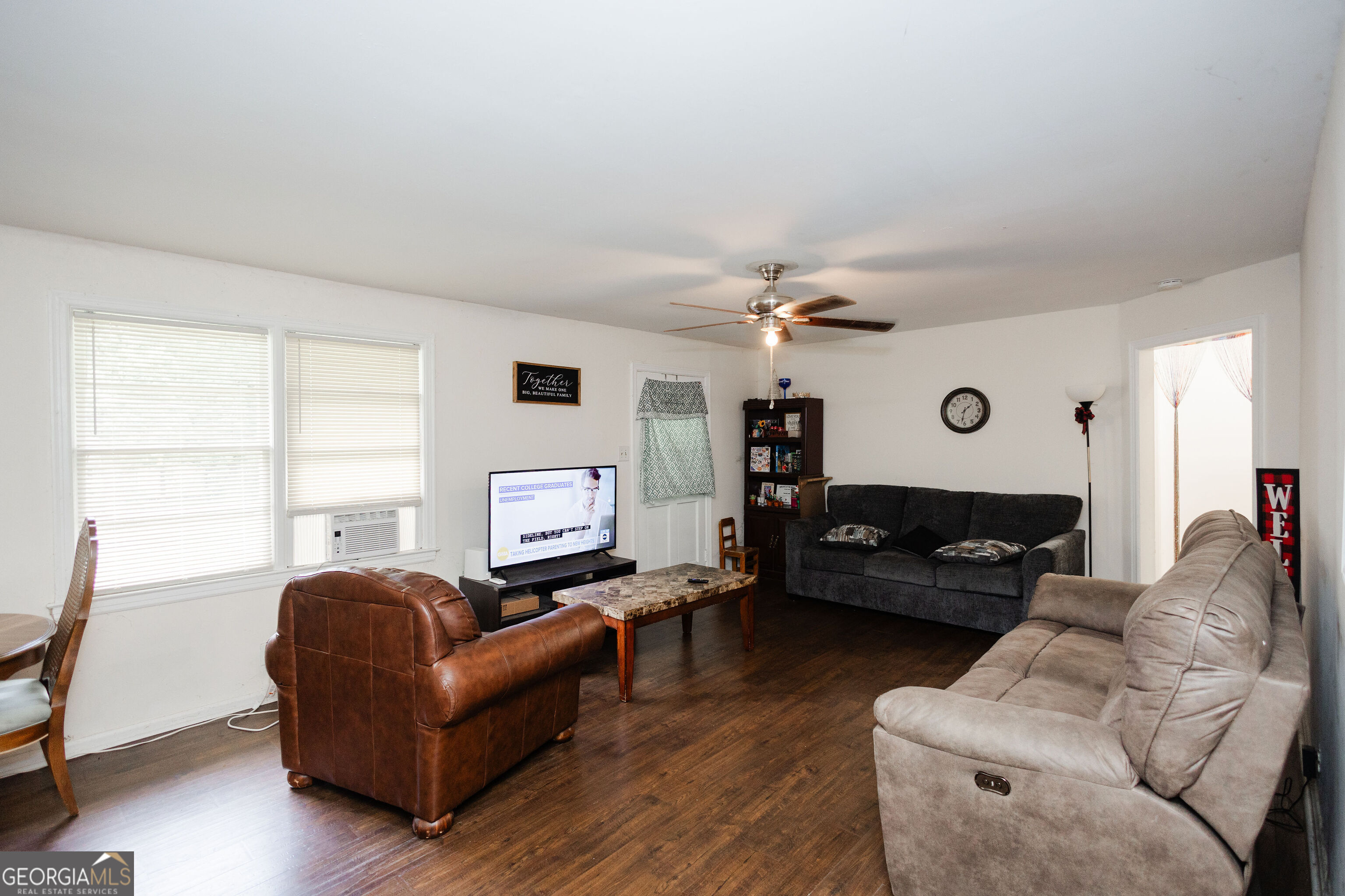 109 Laurel Street Property Photo 4