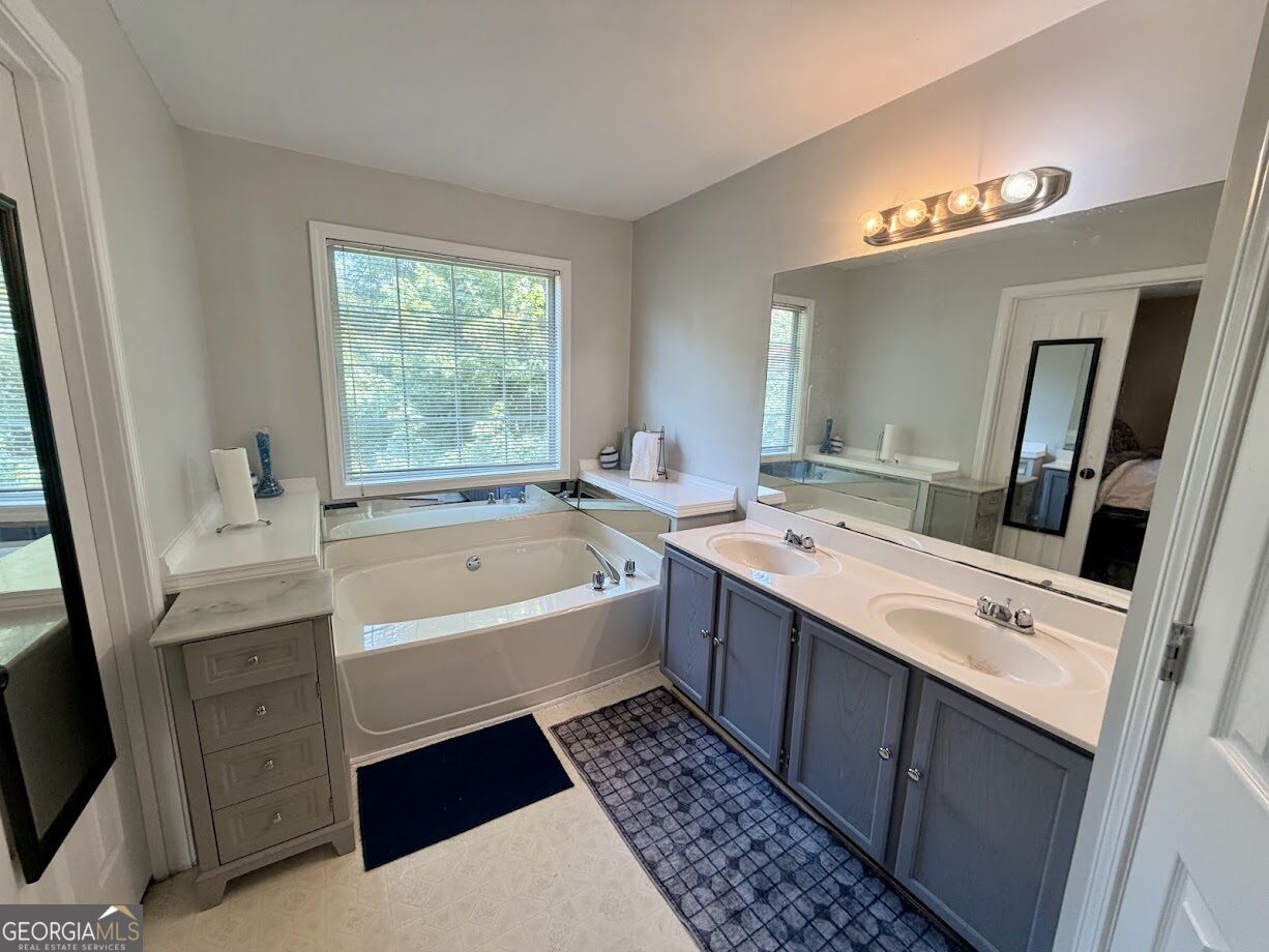 4135 Wildridge Drive Property Photo 8