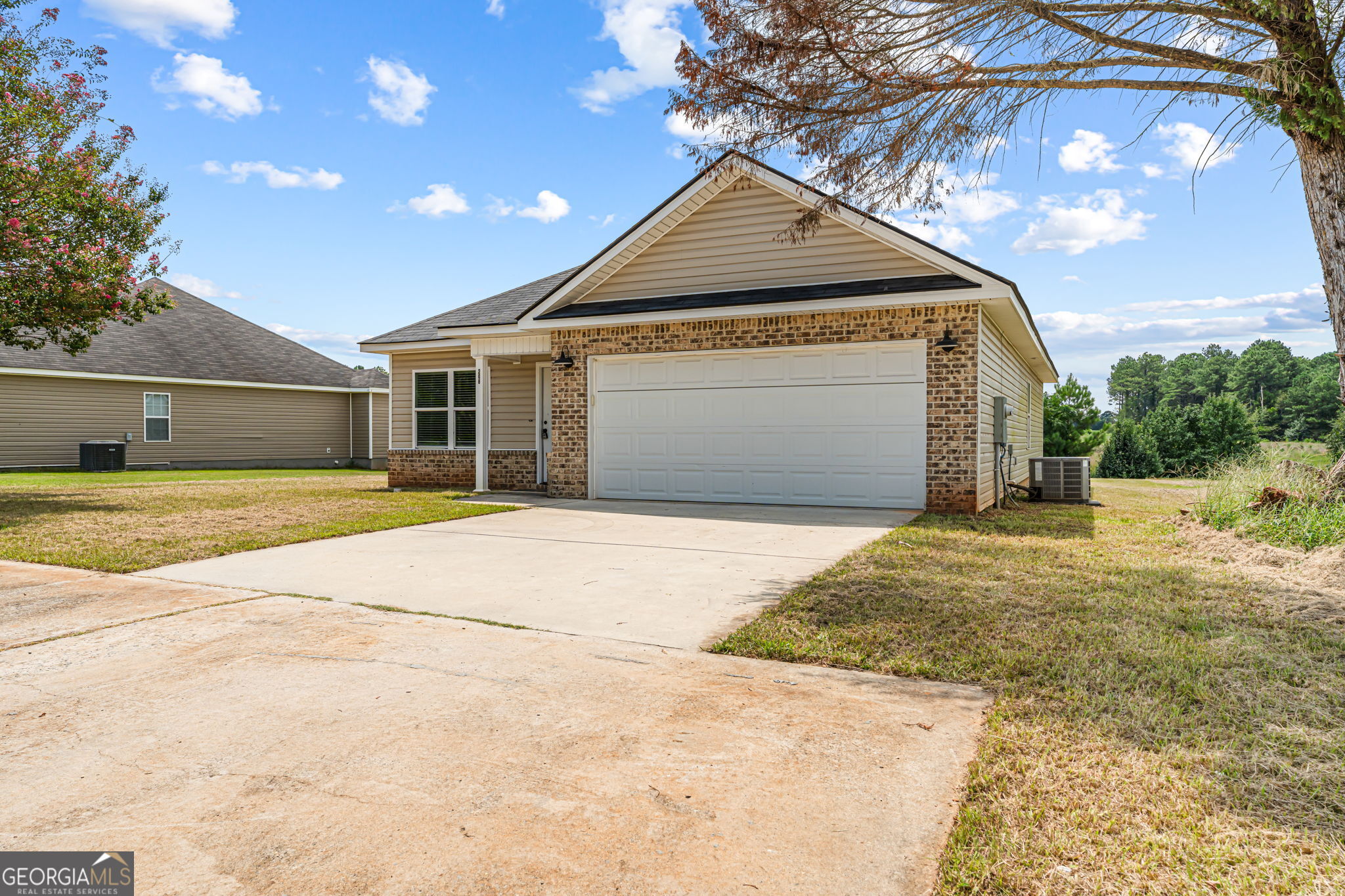 208 Shasta Drive Property Photo 2