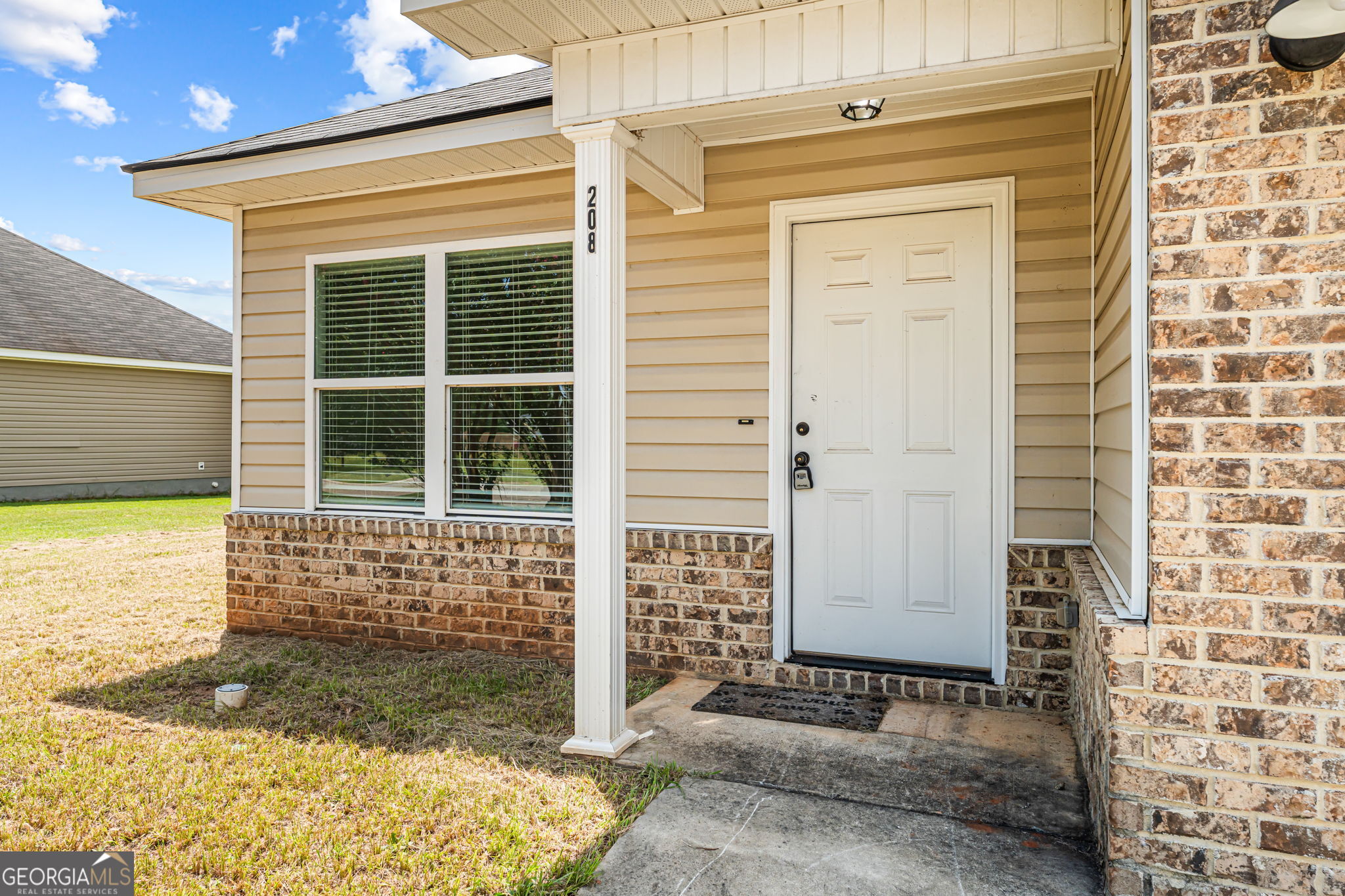 208 Shasta Drive Property Photo 3