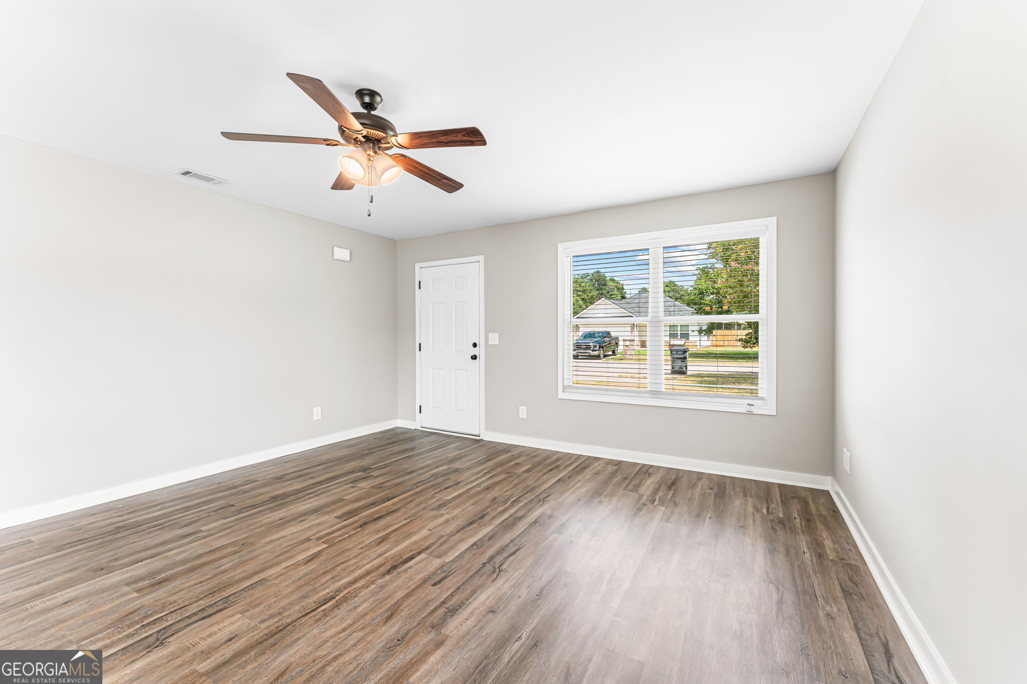 208 Shasta Drive Property Photo 5
