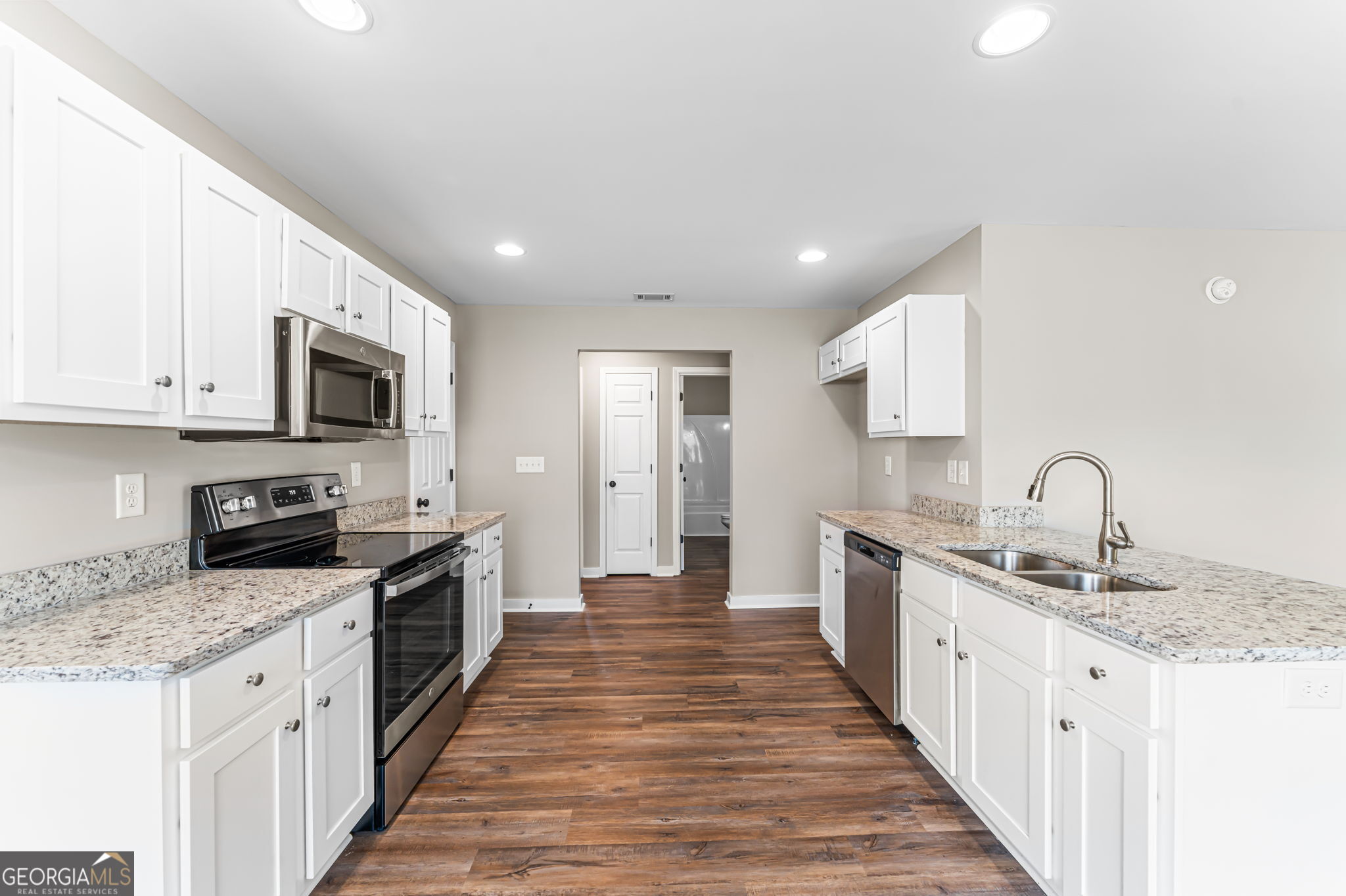 208 Shasta Drive Property Photo 8