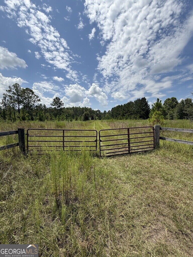 896 Farm Road Property Photo 5