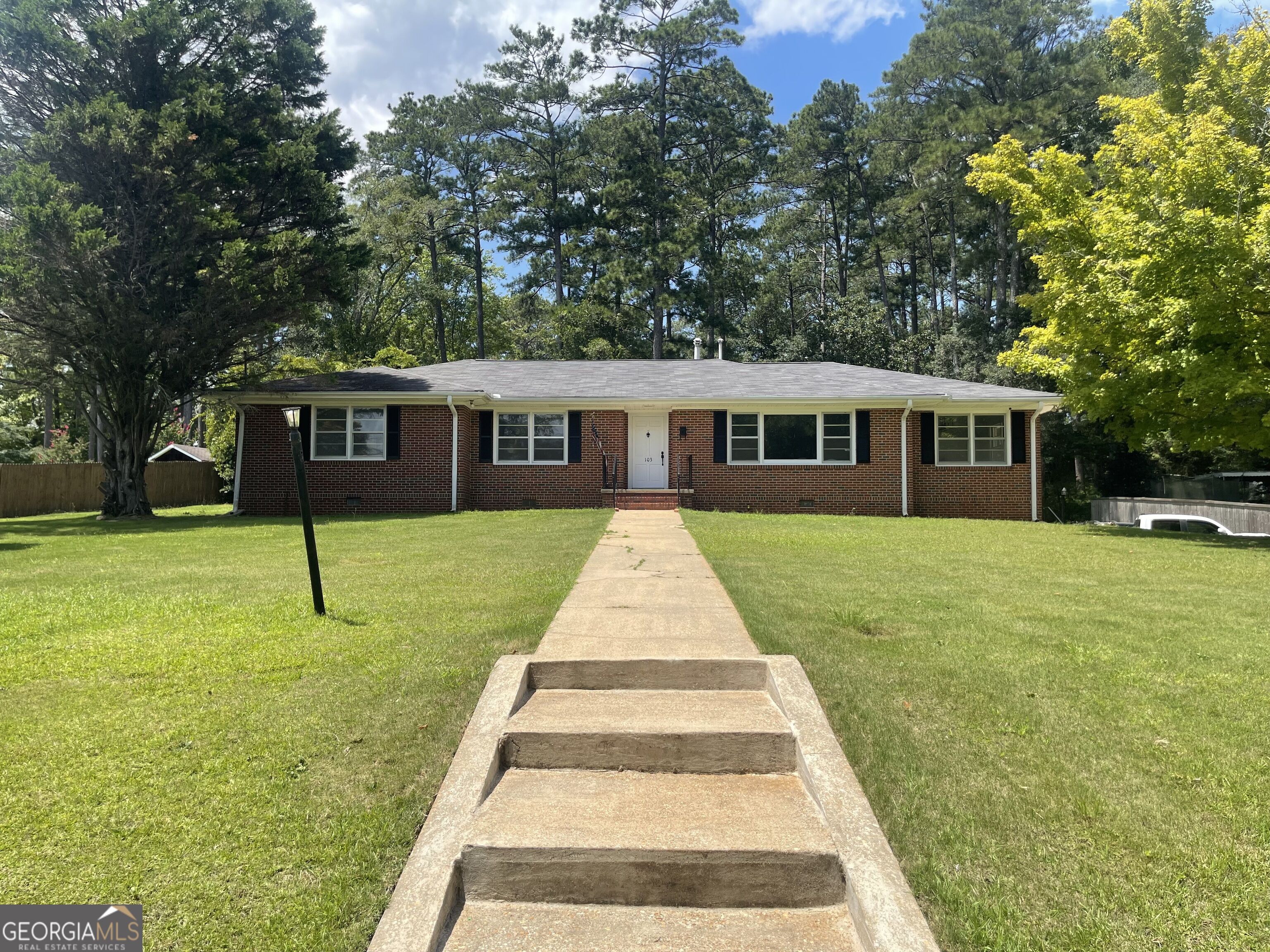 103 Crestview Property Photo 1
