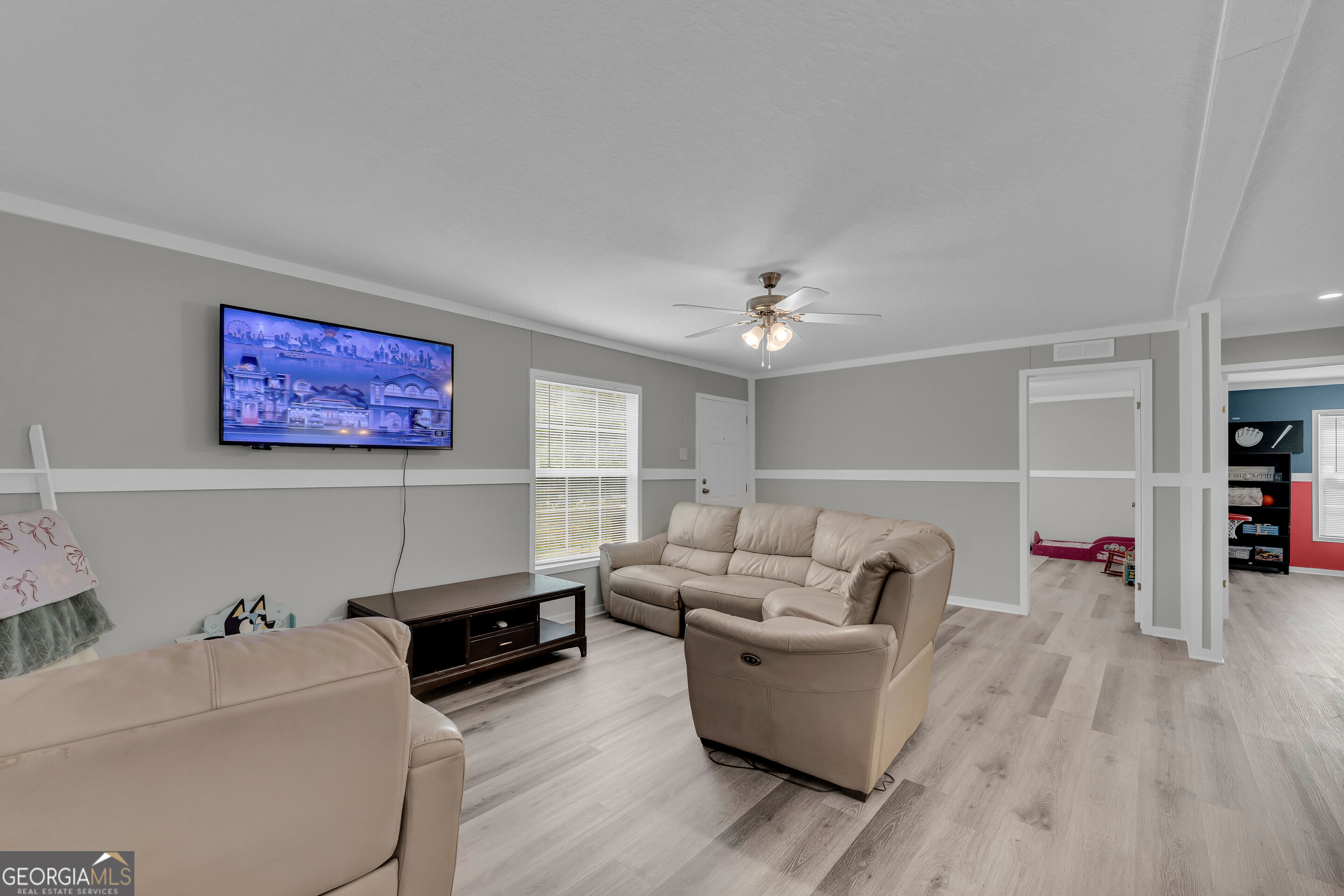 818 N Holcomb Drive Property Photo 6