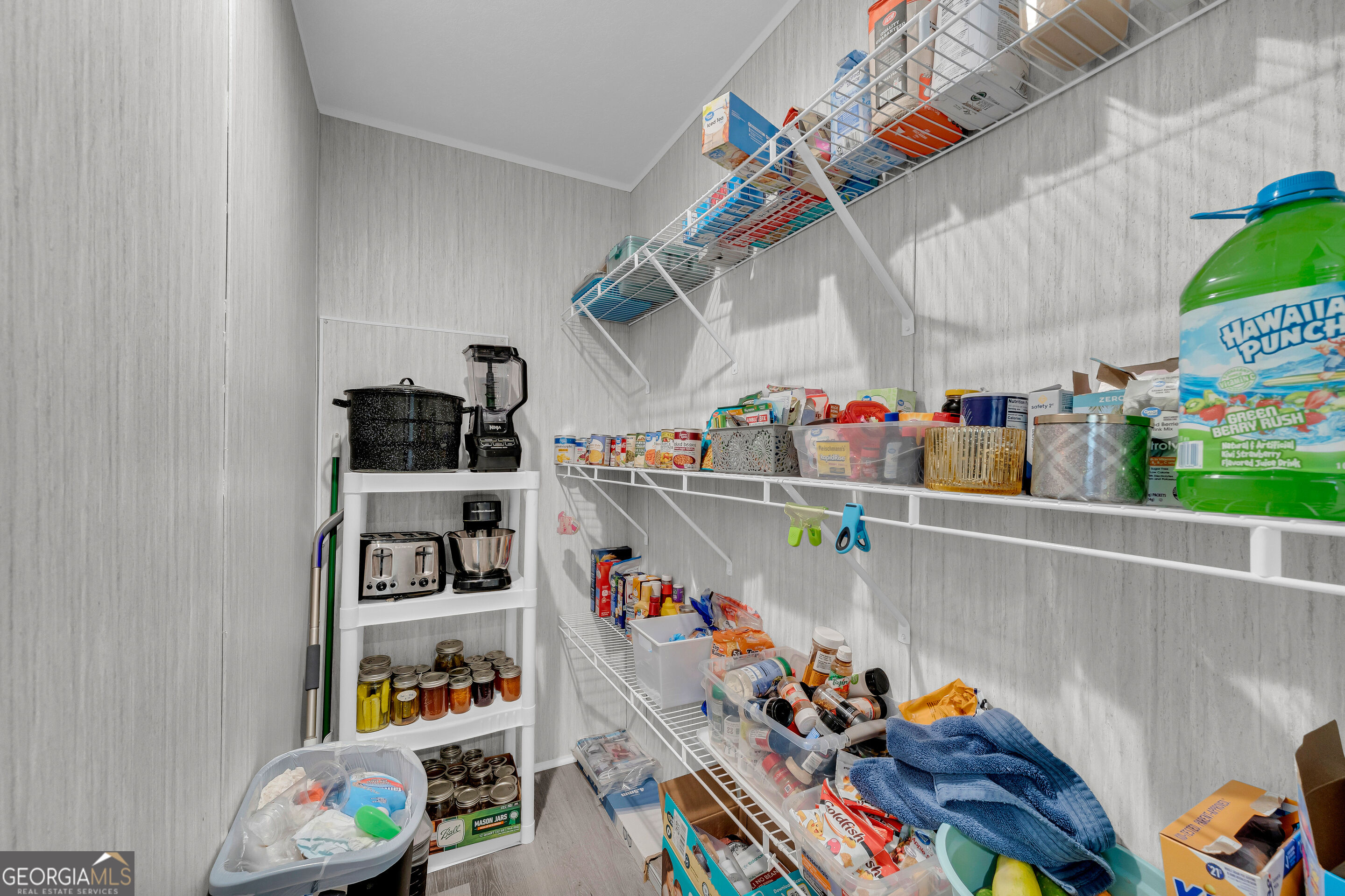 818 N Holcomb Drive Property Photo 14