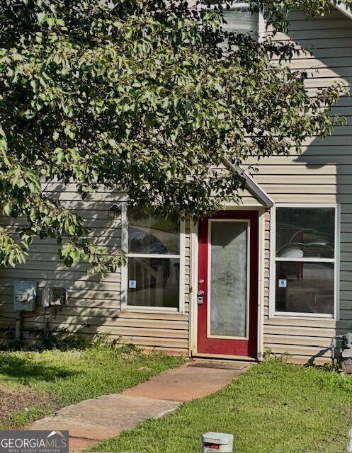 9053 Stoneleigh Trace Property Photo 1
