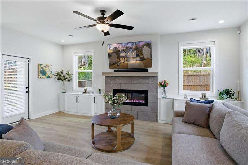 2435 Hidden Creek Road Property Photo 4