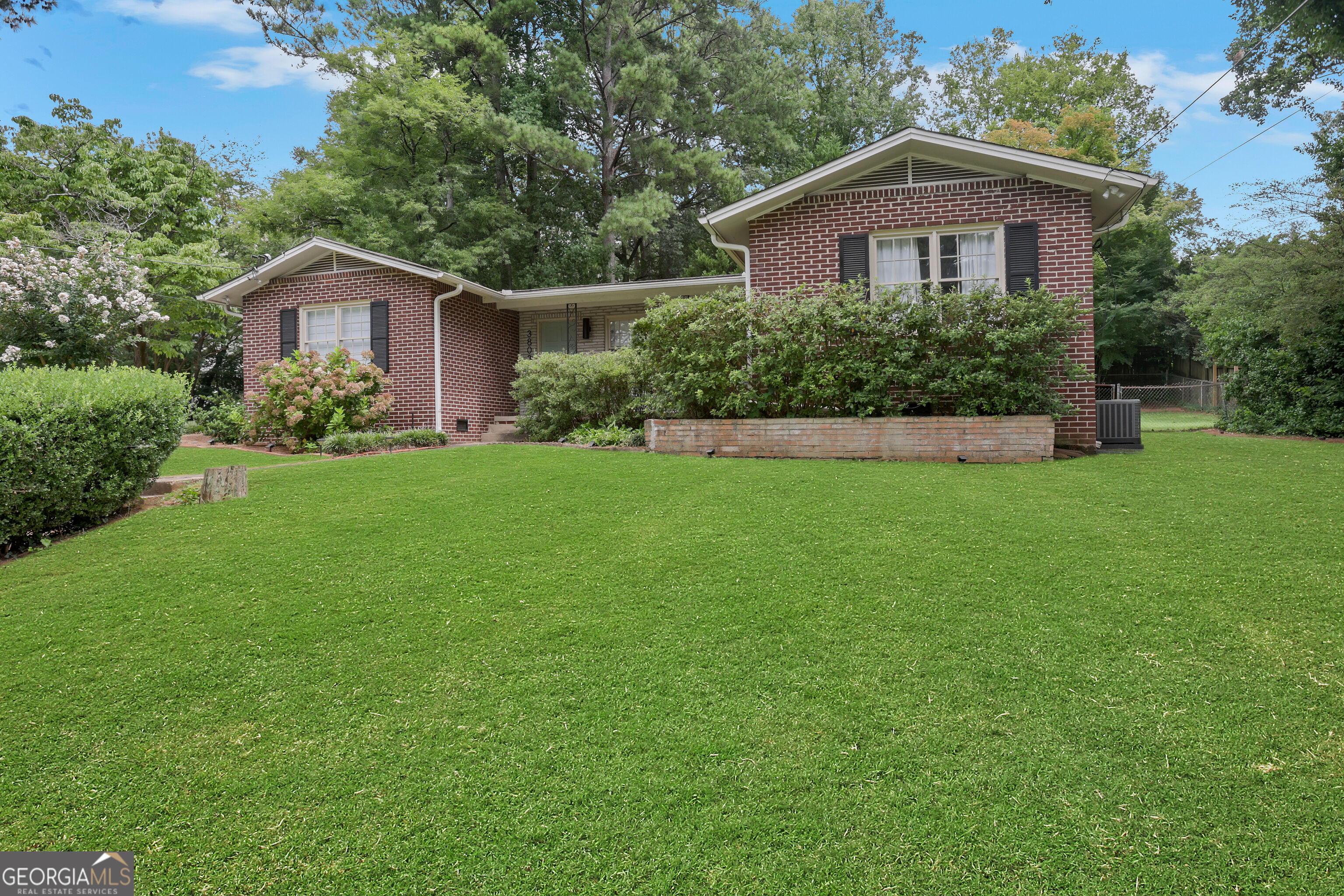 3803 Longview Drive Property Photo 1